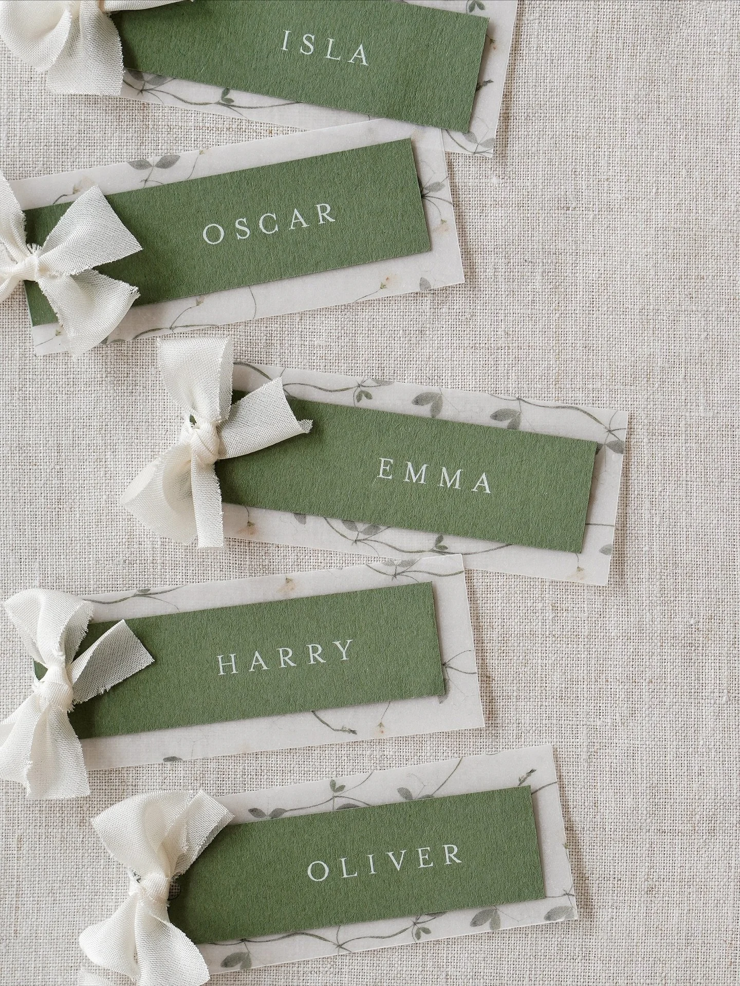 Designed with sweet peas that I grew, picked and pressed from my own garden, this collection truly embraces the age-old pastime of flower pressing, which is at the heart of what I do at G&amp;G 🌷
⠀⠀⠀⠀⠀⠀⠀⠀⠀
Blind debossing, foil blocking and digital 
