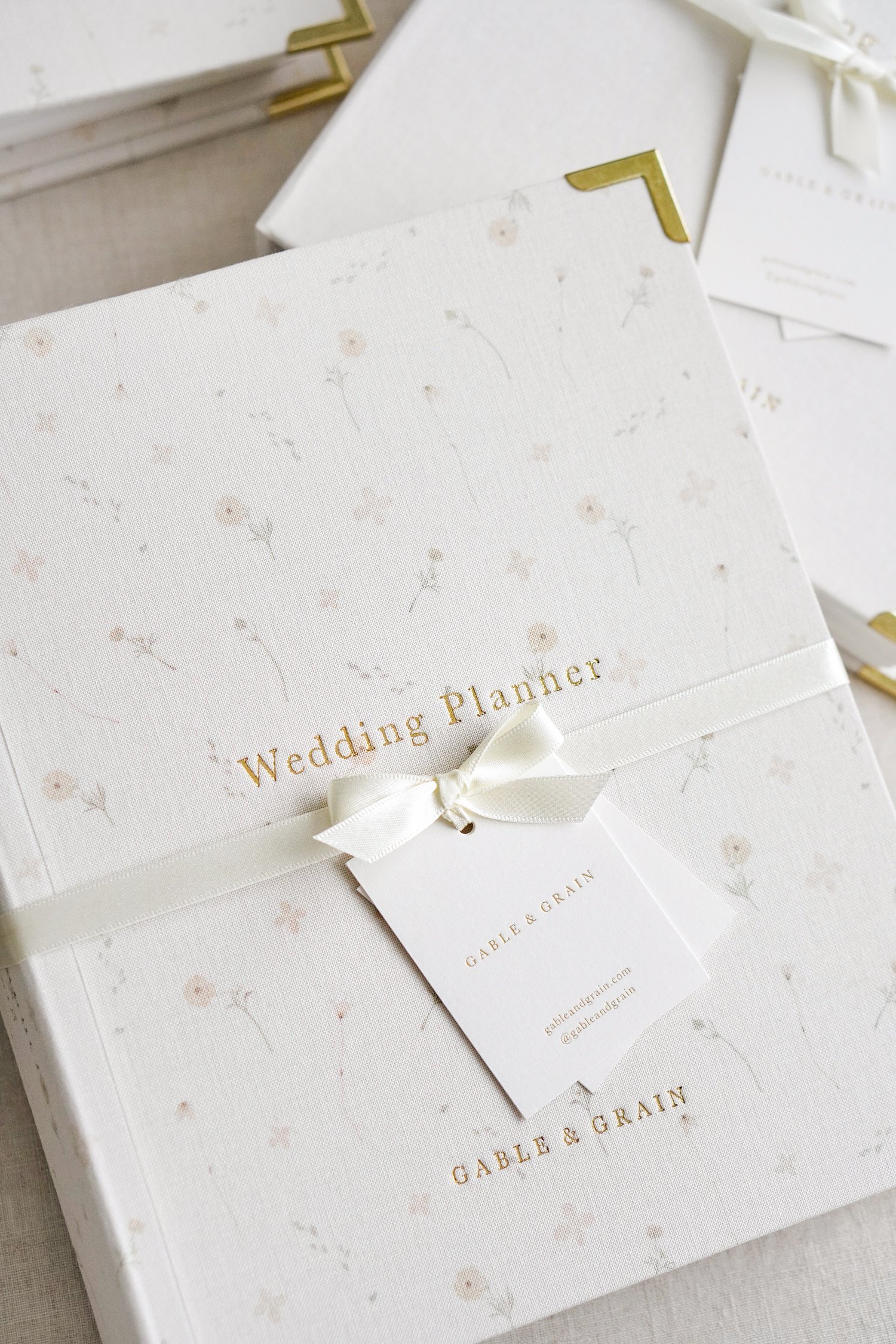 Gable-&-Grain_Wedding-Planner_Packaging_1_web.jpg