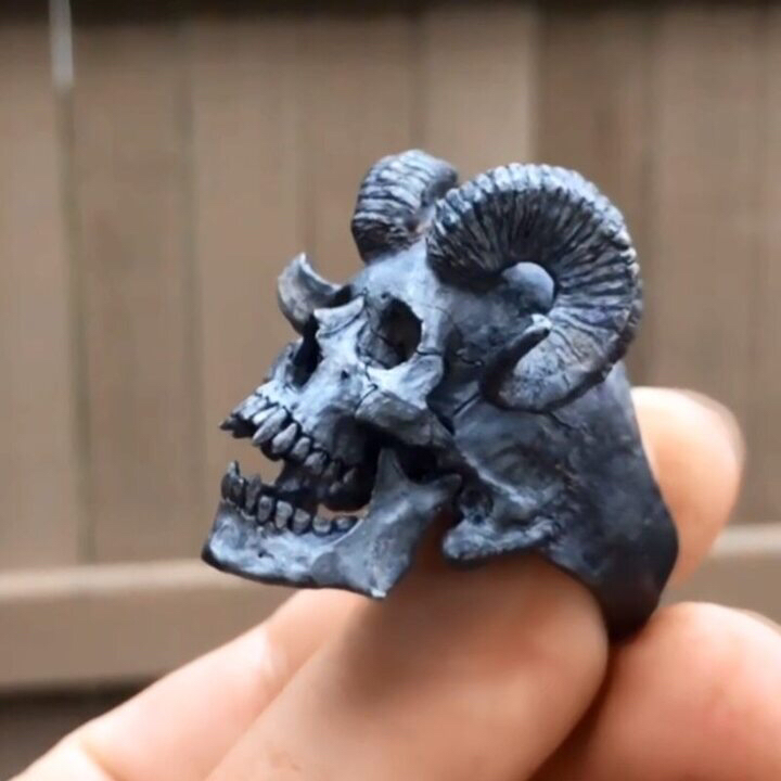 ring-horned-skull-2.png