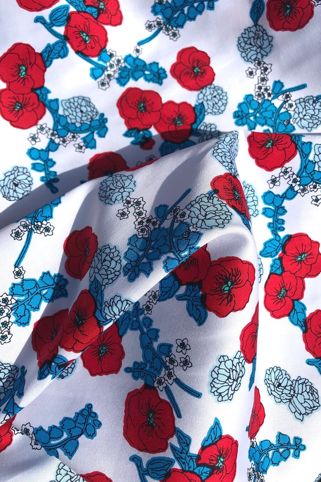 cotton+with+a+poppy+print+in+red+and+blue3.jpg