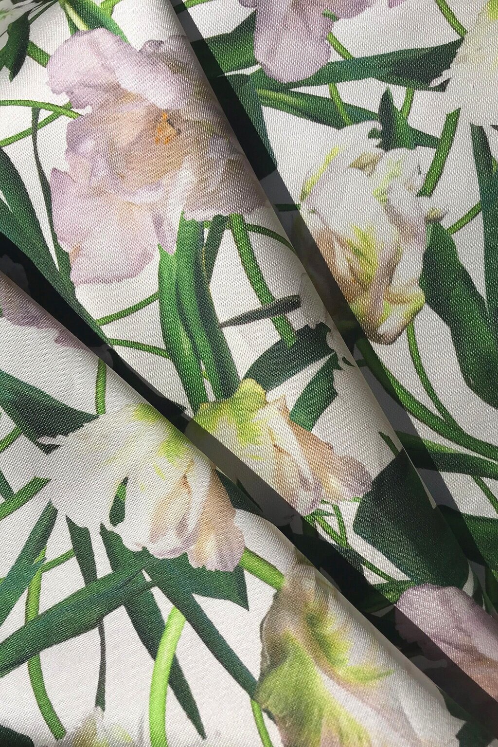 cotton+silk+in+white+with+tulips7.jpg