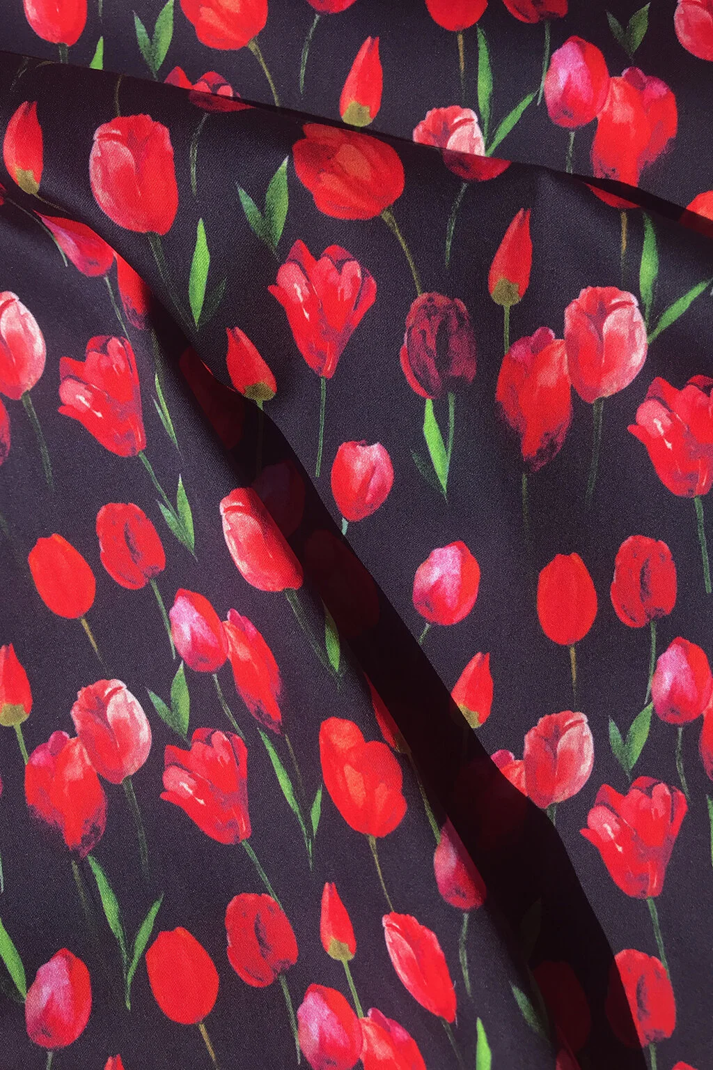 Cotton with red tulip print - 200cm remnant