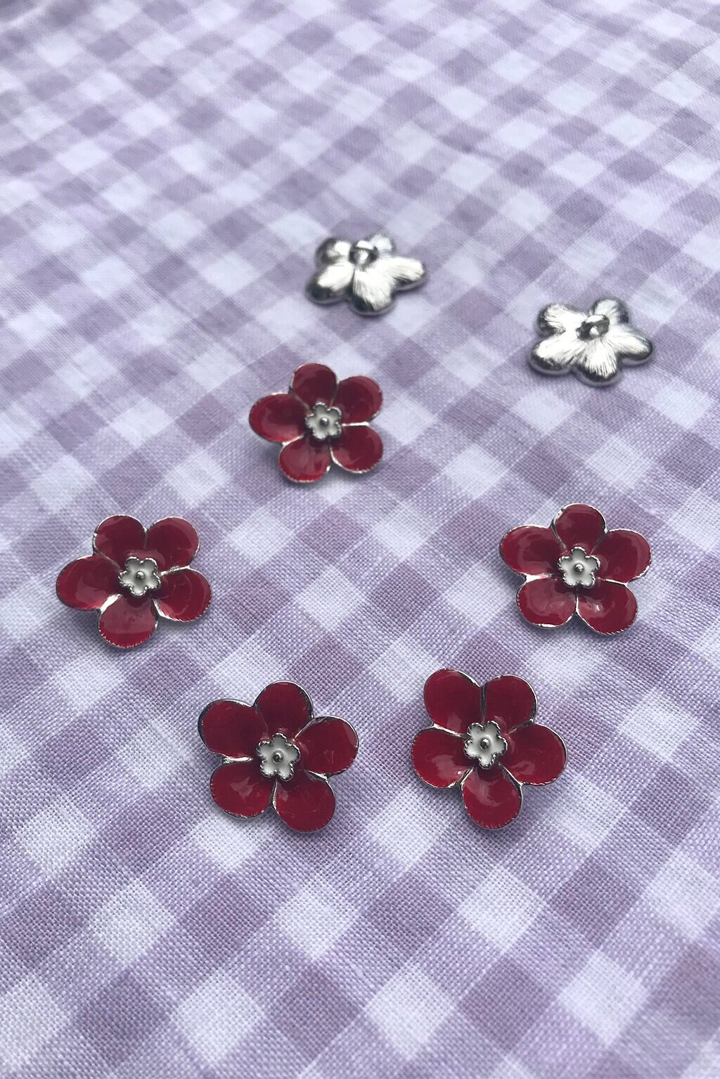 button+red+flower1.jpg