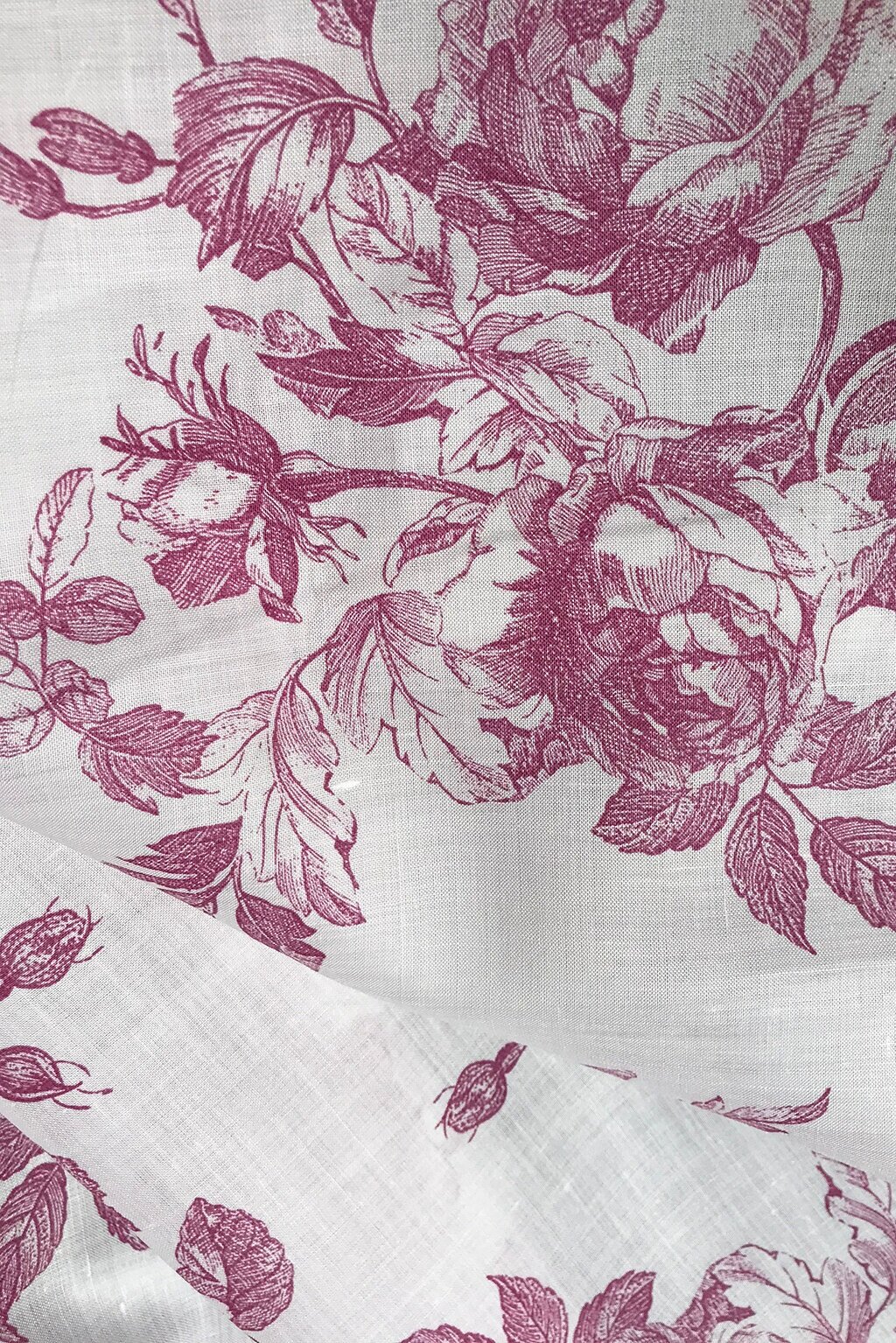 linen+in+white+with+burgundy+roses3.jpg