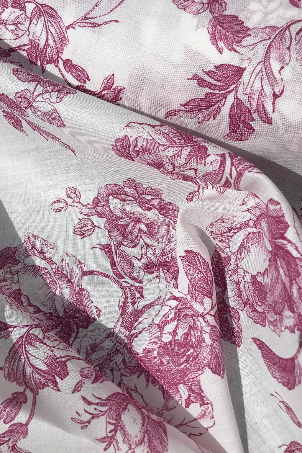 linen+in+white+with+burgundy+roses6.jpg