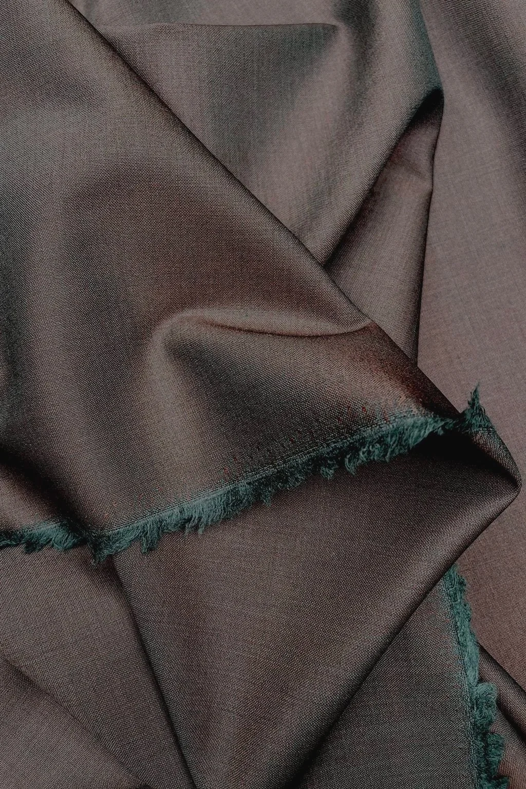 changeant+wool+in+brown+and+dark+green.jpg