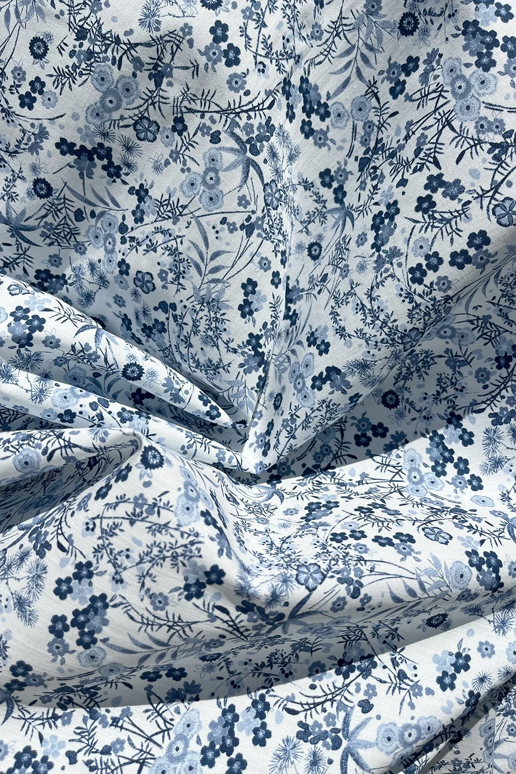 italian cotton with small blue flowers.jpg4.jpg