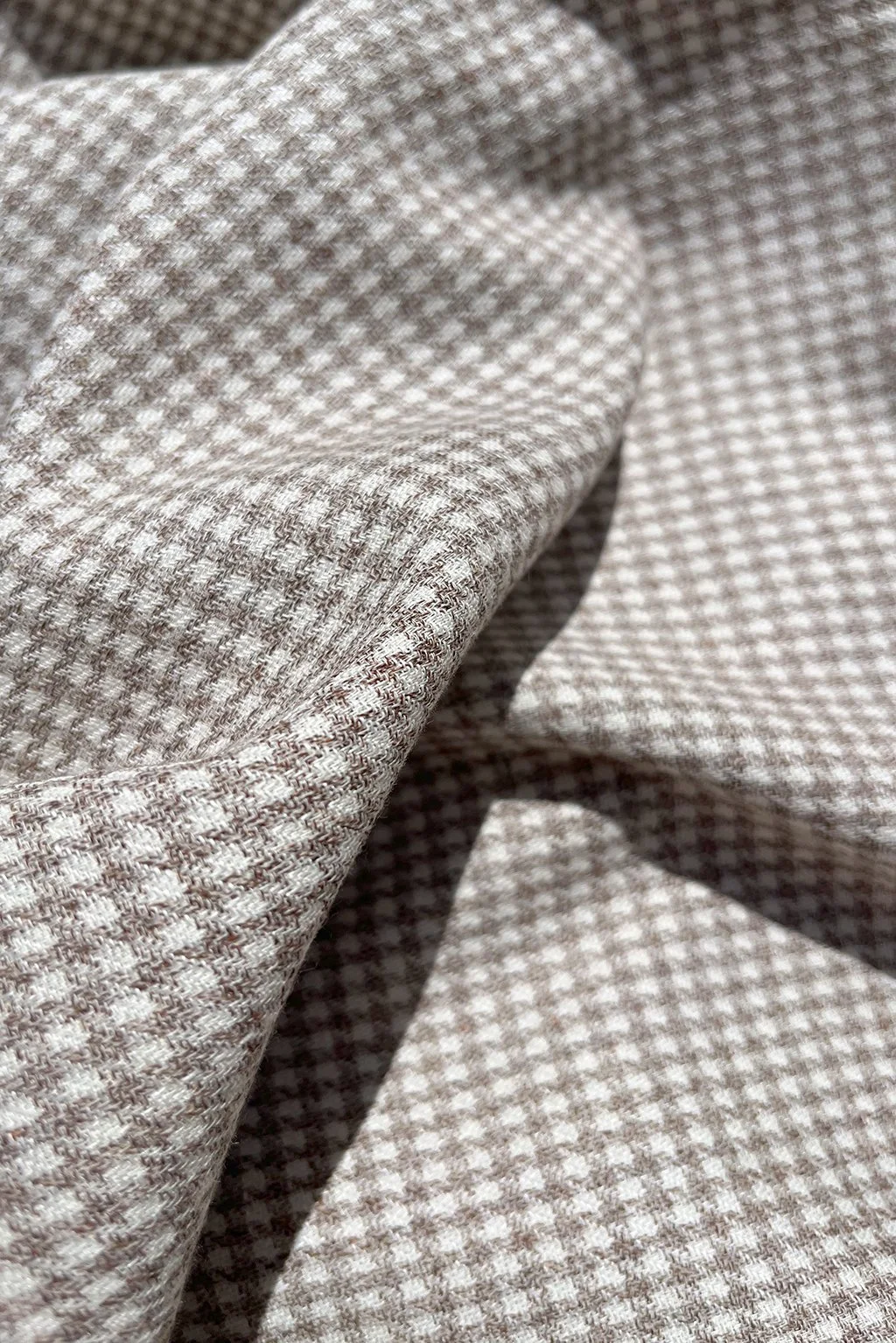 Cotton:Linen blend mini-houndstooth in fawn and off-white3.jpg