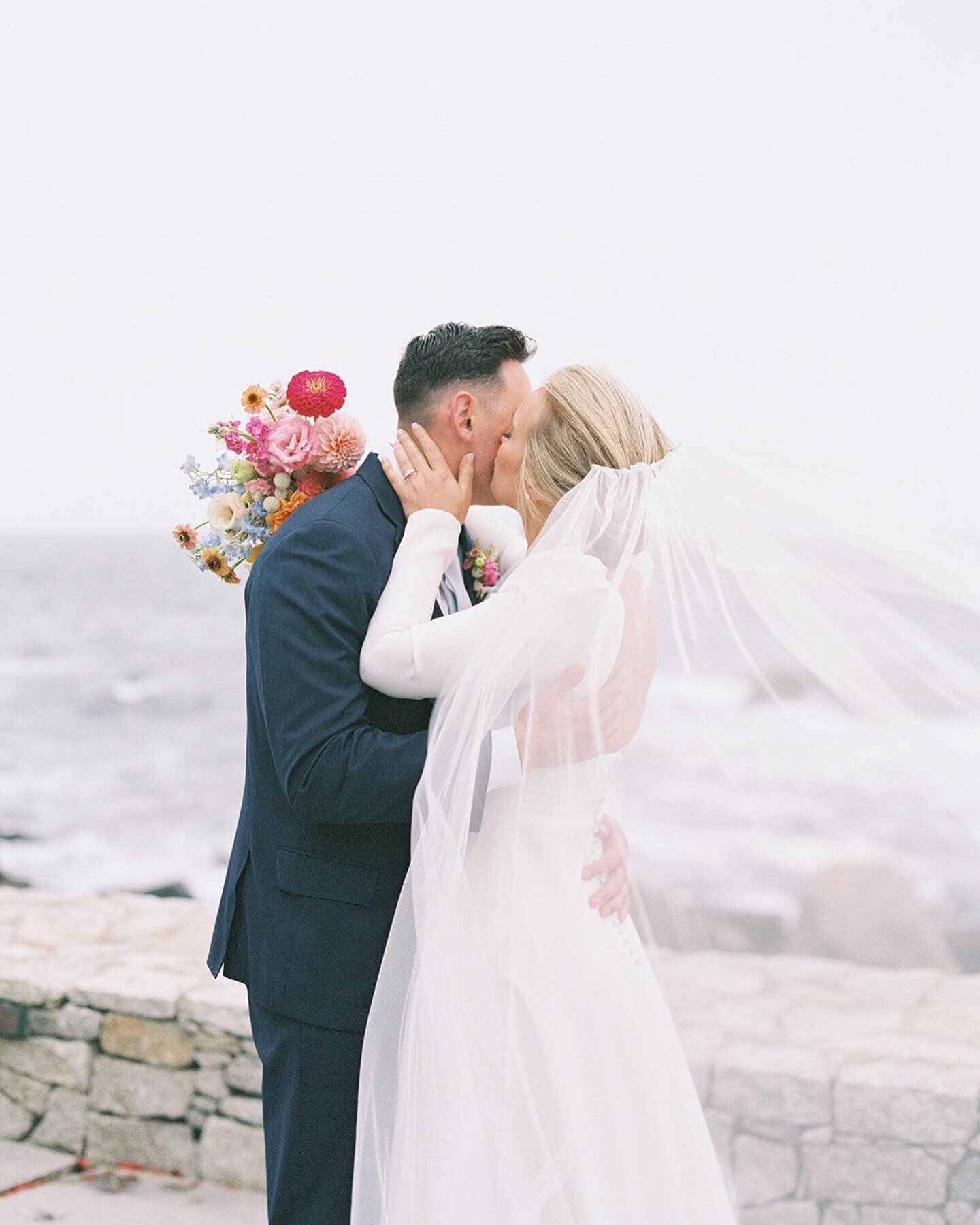 Highlights from E+C&rsquo;s colorful and sophisticated coastal wedding at the View Point with quite the dance party 🪩

Venue: @viewpoint.events 
Photography: @liningerroodphoto 
Rentals: @sperrytents Seacoast 
Floral: @eldebery 
Catering: @fosterscl