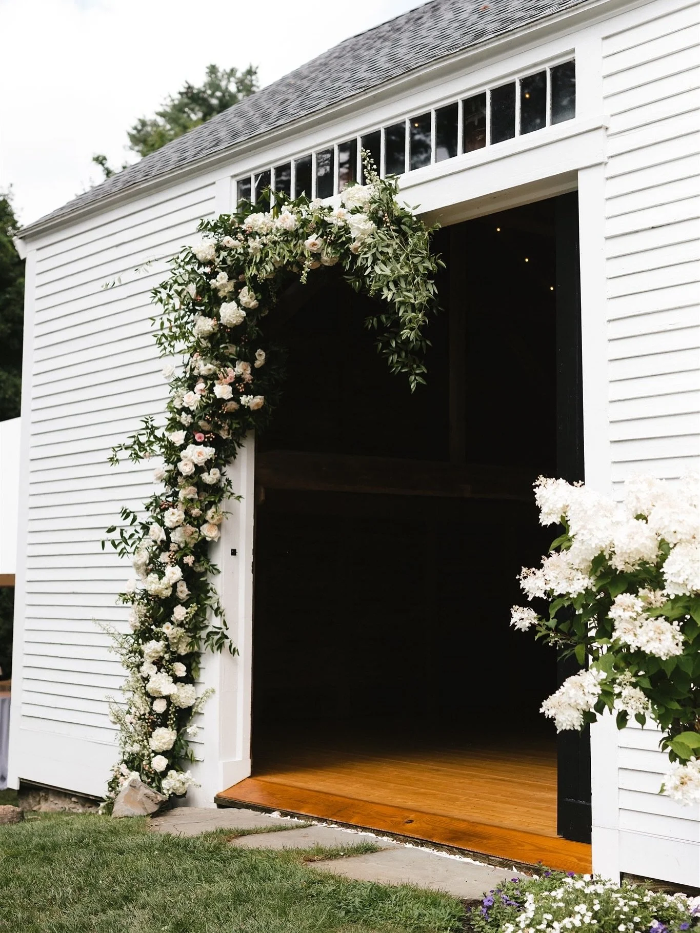 Last August views with A+JM at their families private residence in Kennebunkport Maine 

Wedding Planner: @kmarieeventsanddesign
Beauty: @madeupbymcgee &amp; @bylaurenkinton
Catering + Bar: @thewhiteapron
Ceremony Musician: Alix Raspe
Entertainment: 