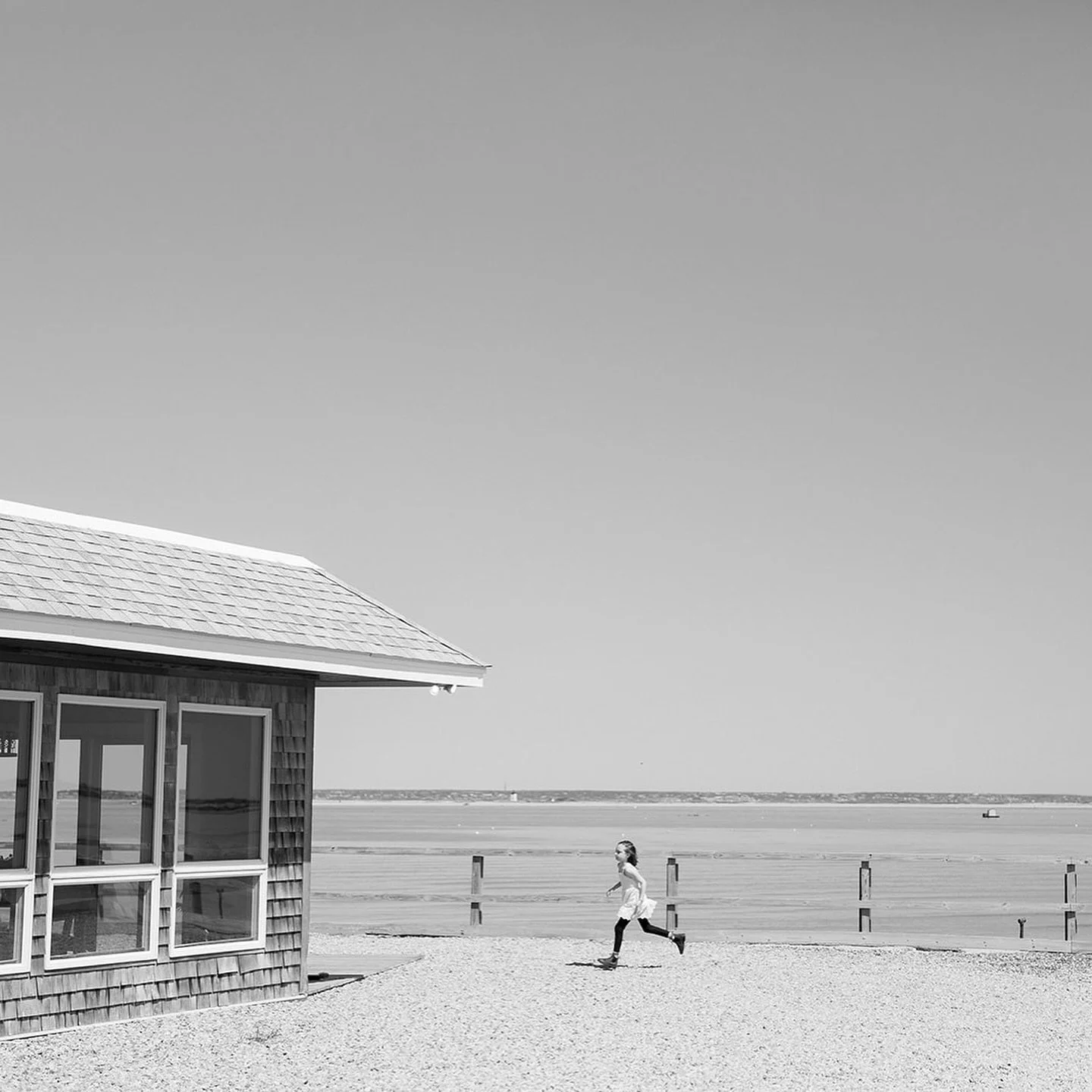 Cape Cod in Black &amp; White. 

Planning and design: @kmarieeventsanddesign 
Photo:  @henryandmac_meghan 
Lighting and Audio: @eastwesteventservices 
Florals: @seaandsoildesign 
Linen: @nuagedesignsinc 
Venue: @provincetown.inn 
Band: @tomkennyandth