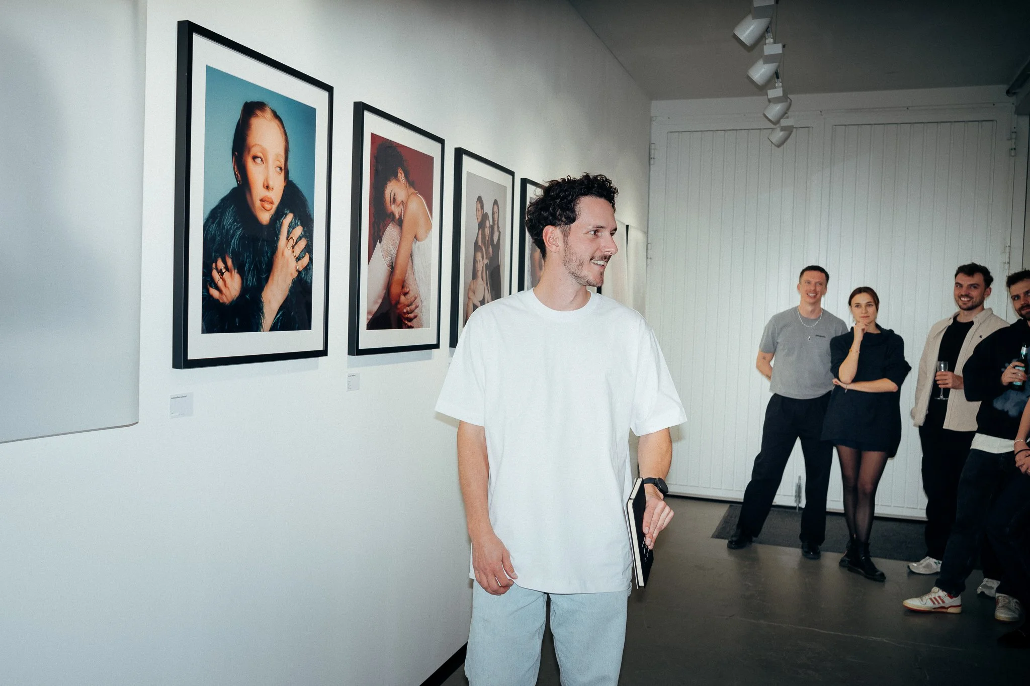 Plattform_Gallery_WhiteWall_Opening_Night-17.jpg