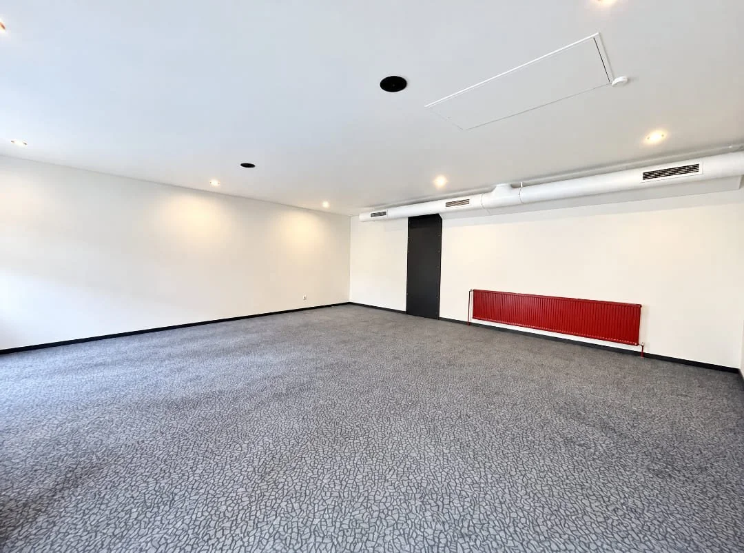 Büro im 1. Obergeschoss (KI-renoviert).jpg