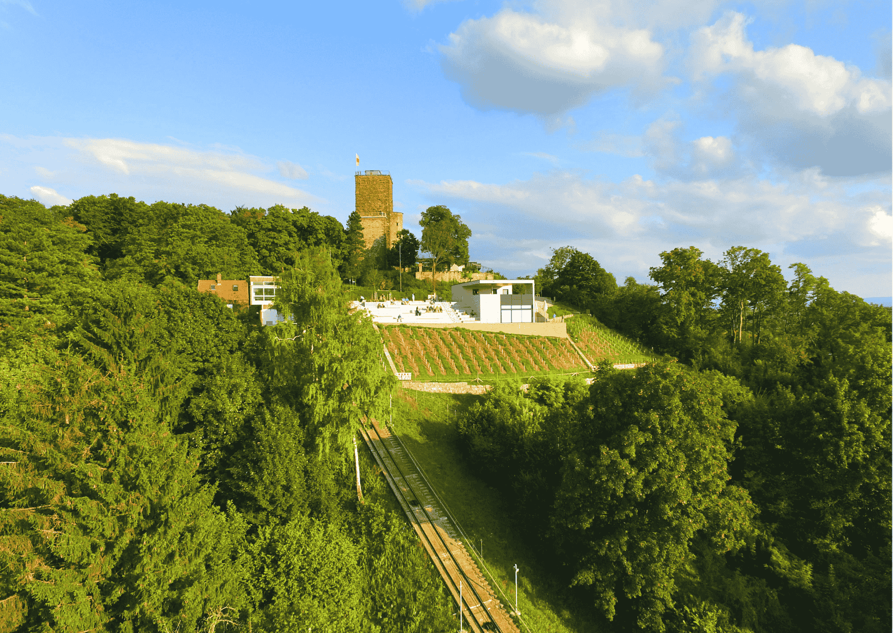 Turmberg in Durlach mit Aussichtsterrasse-Immobilienmakler in Durlach Landauf & Co.