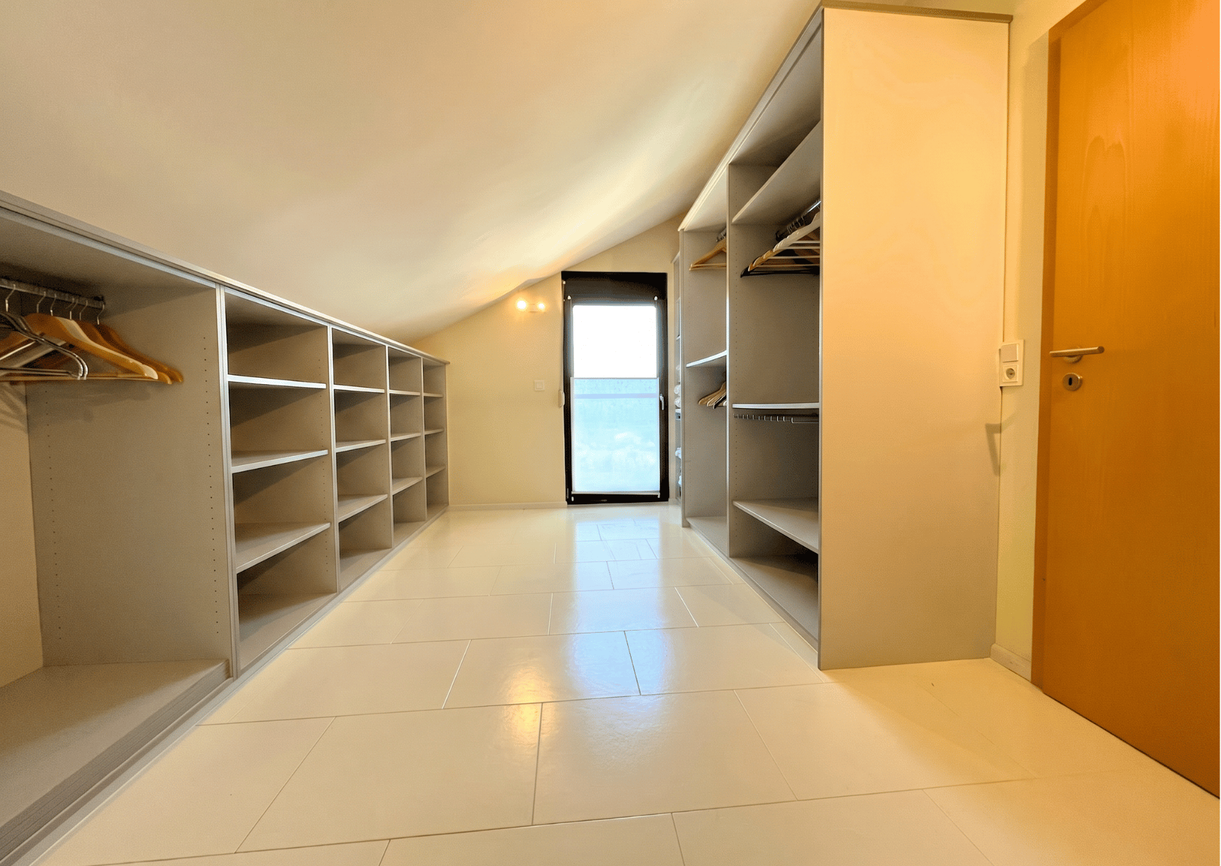 Ankleidezimmer_Immobilie kaufen Turmberg_Landauf _  Co. Immobilienmakler Durlach.png