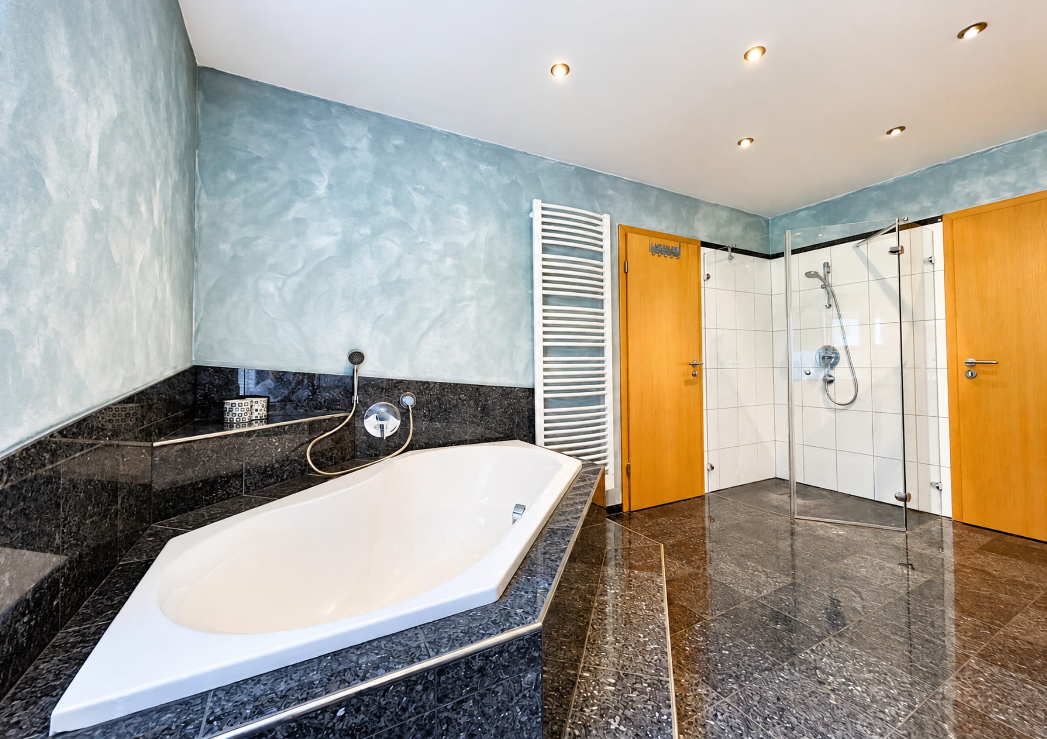 Badezimmer_Immobilie kaufen Turmberg_Landauf &  Co. Immobilienmakler Durlach.jpg