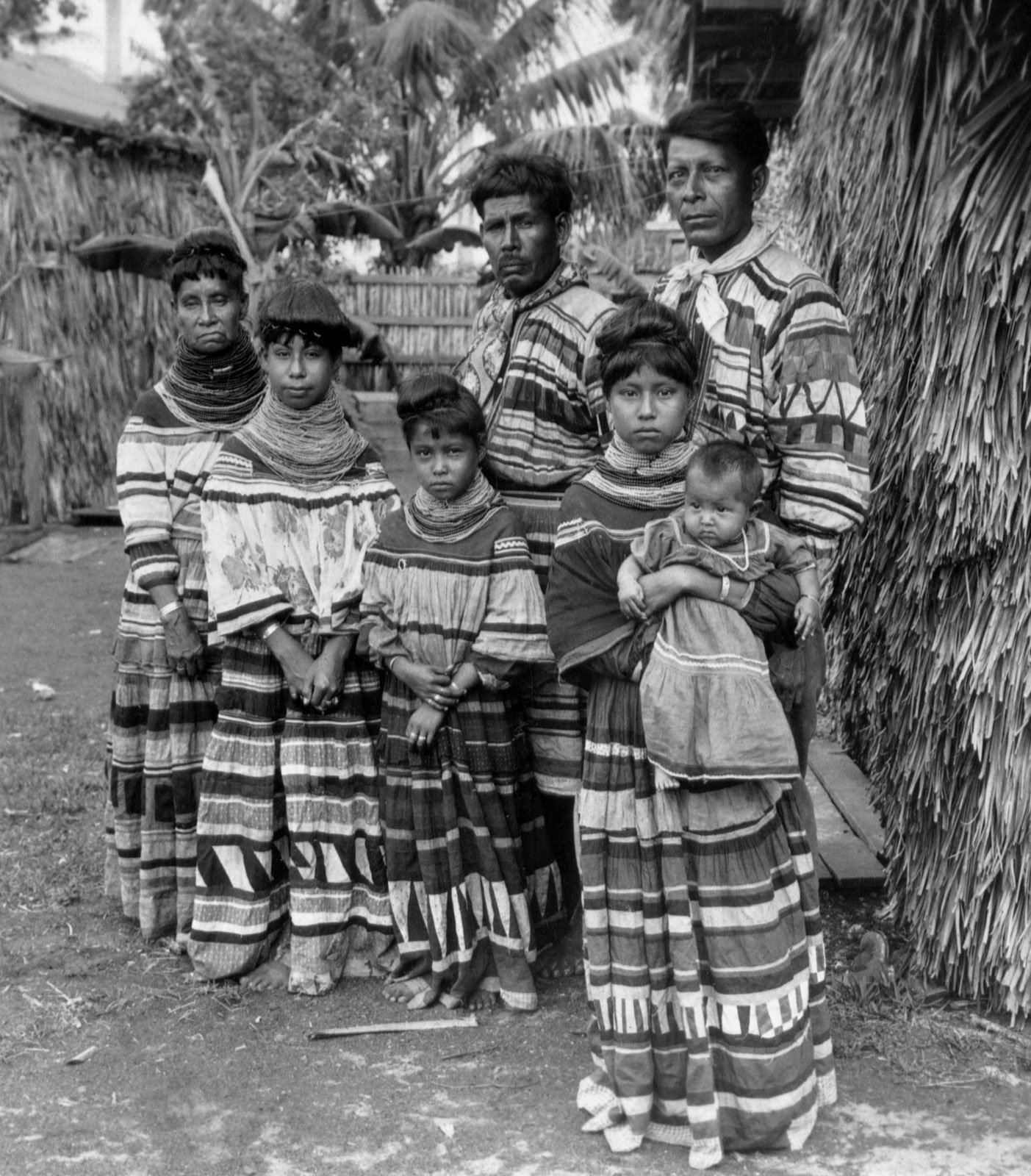 Seminoles-clothing-1926.jpg