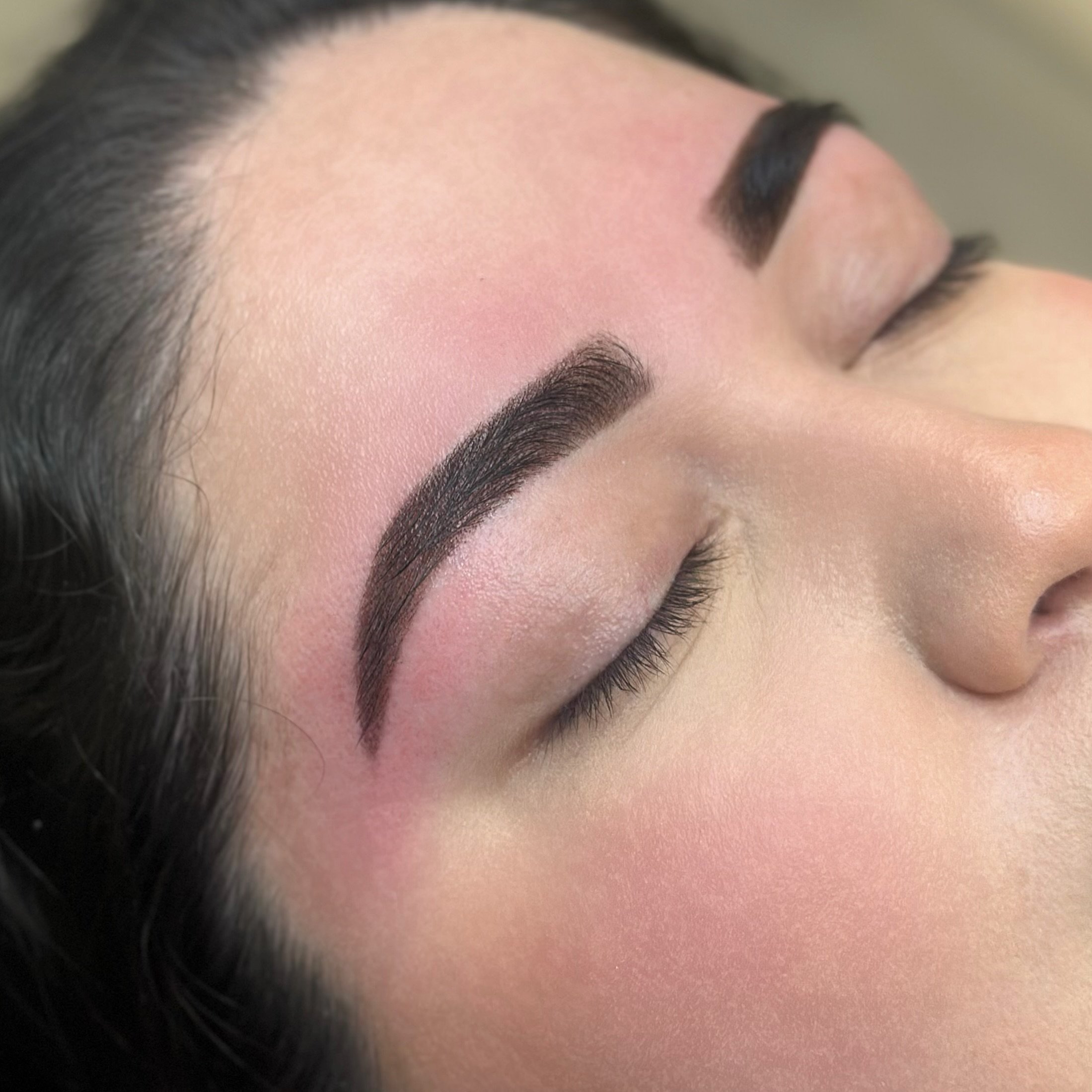 Beautiful hybrid tint and wax by our artist @rayy.of.beautyy 👏🏽 using our @browdaddy hybrid tints 🫶🏼 #hybridtint #browdaddy #browdaddyhybridtint #browdaddytint #wax #shaping #brows #browshaping #browwaxing #browtinting
