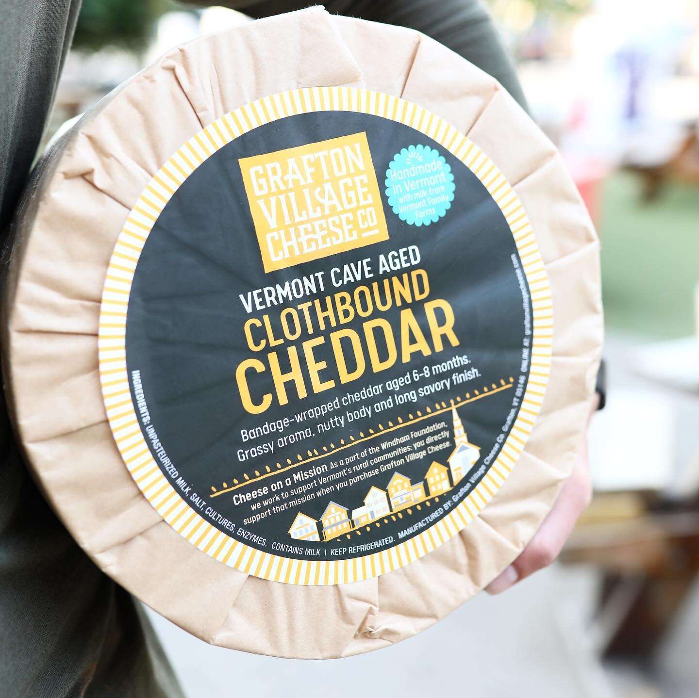 *new product*

Vermont cave aged cloth bound cheddar.

Grassy aroma, nutty body and long savory finish. @graftoncheese