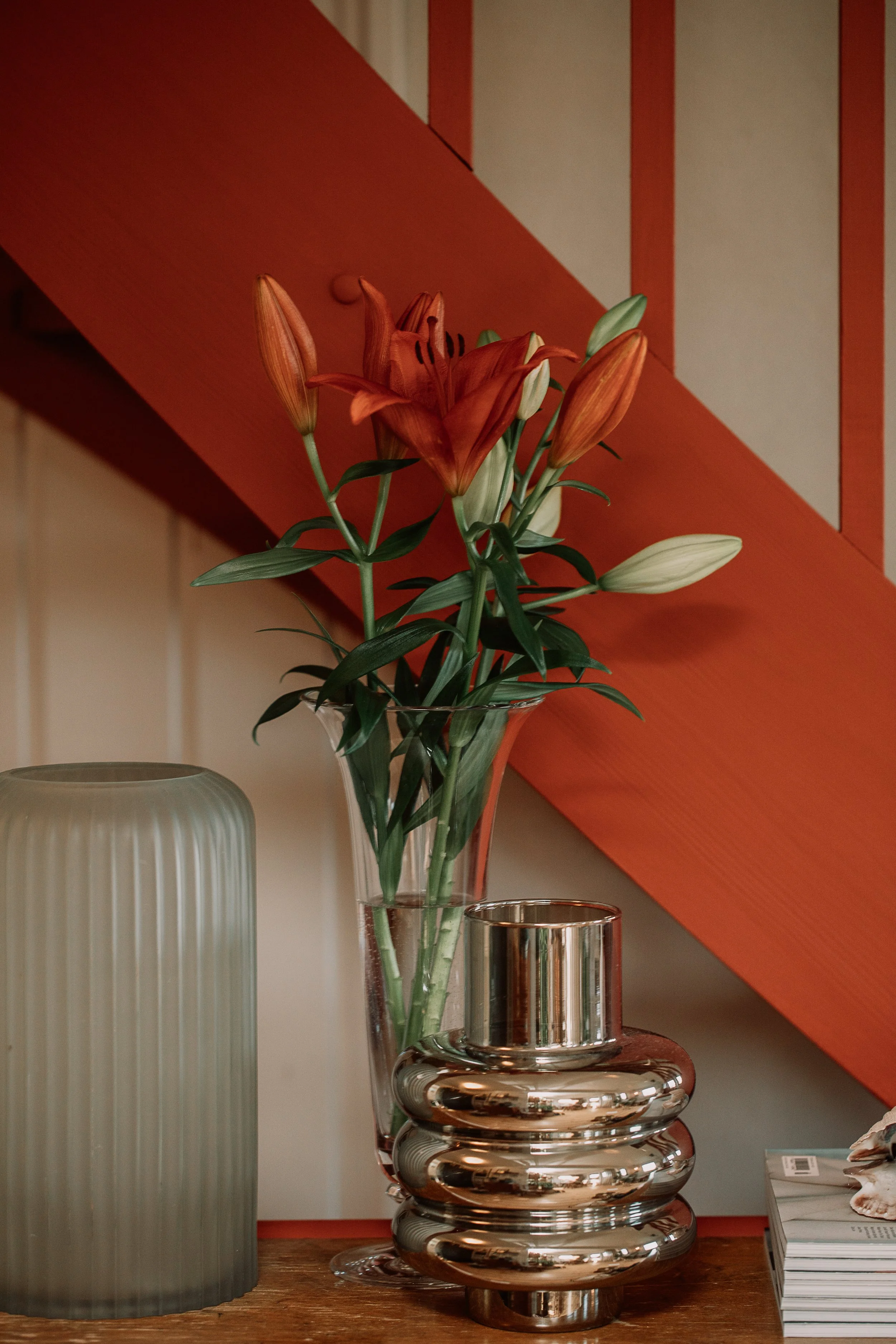 Rød trapp, røde blomster