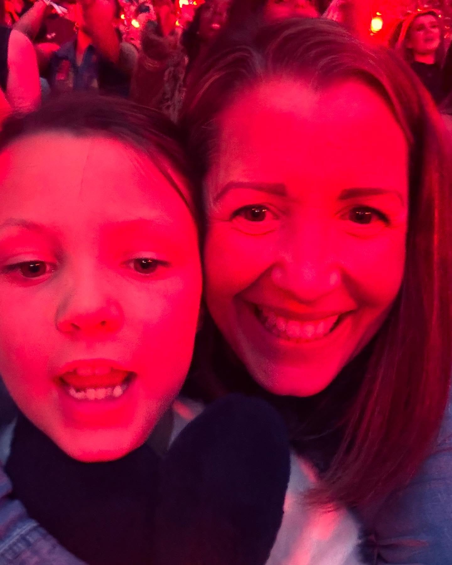 🎤 Last Night was EPIC 🤩 🤠 🇺🇸 
I took Thea to her first ever concert 🎶 

The energy, the music, seeing her face light up, and sing and dance her heart out 💞 &hellip; and seeing Beyonc&eacute; have Blue Ivy dancing on stage with her - and bring 