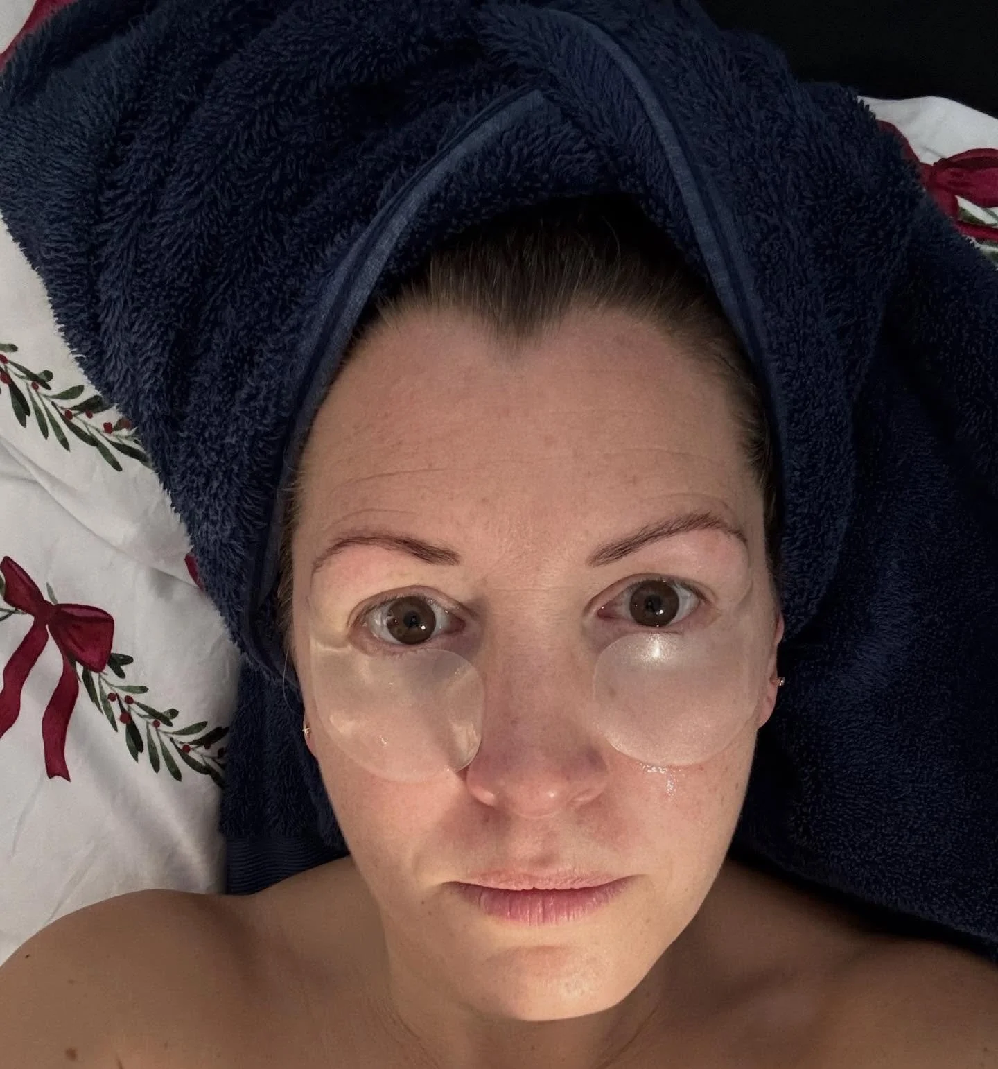 🤍 Sunday morning reality check! ⏰

This morning I checked out for ten minutes ⏱️before the Sunday agenda hit: Thea&rsquo;s swimming 🏊&zwj;♀️ lesson, Luca&rsquo;s football ⚽️ match, two loads of washing, and the standard Sunday roast prep. You know 