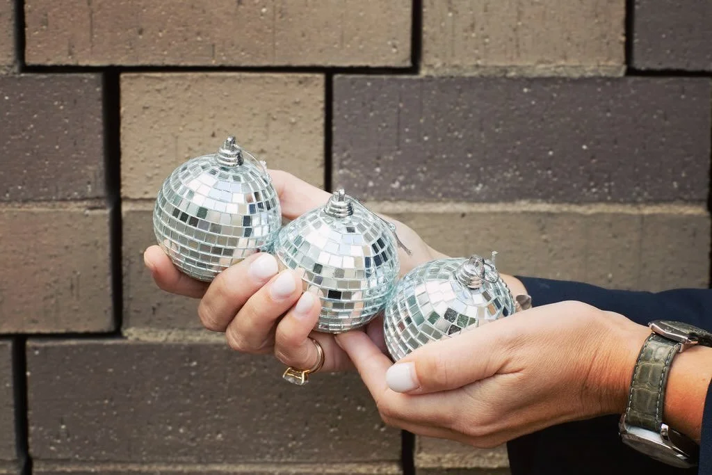 Packing my bags (&amp; my disco balls 🪩) for Nice! ✈️🇫🇷

If you&rsquo;ve been around here for a while, you&rsquo;ll know I categories life&rsquo;s commitments into 3 buckets: the non-negotiable glass balls, the operational plastic balls (that boun
