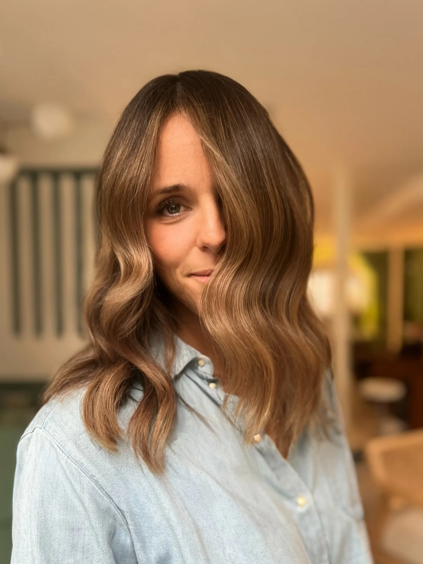 L&rsquo;ombre et la lumi&egrave;re.

Les 2 cl&eacute;s pour un balayage lumineux qui dure dans le temps ✨

📍Salon Arielle
36 rue Boisnet, Angers