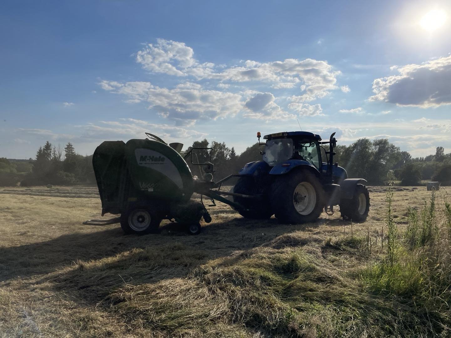 Finally a beautiful day. Probably the 5th day of Sumner this year. Even though it&rsquo;s Friday night, it&rsquo;s a short weather window to get the hay in