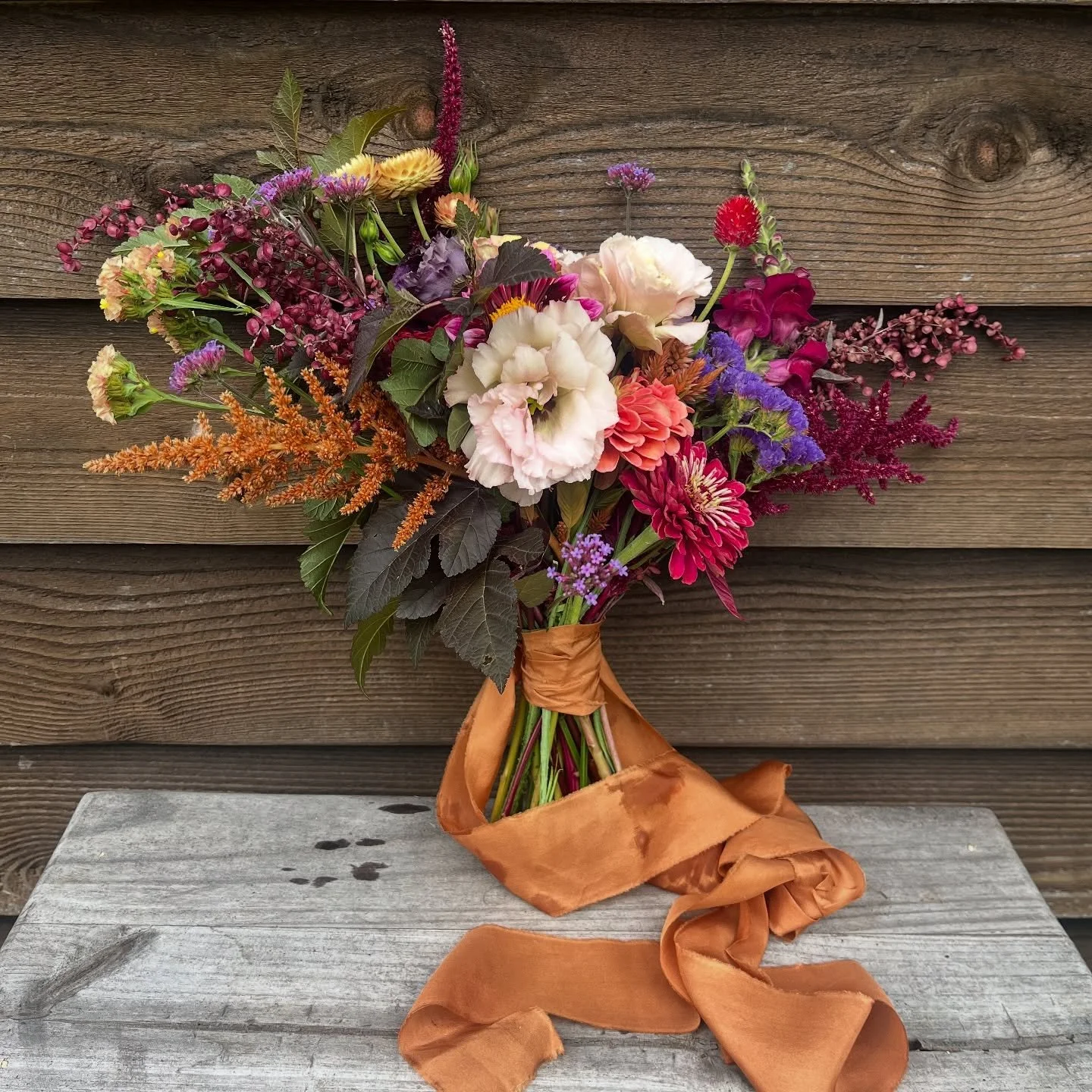 Fall Vibes 👩🏼&zwj;🌾🍁🍂👰🏽&zwj;♀️

#ottawabride #ottawaflowers #flowerfarm #fallflowers #iloveng #northgrenville #kemptville