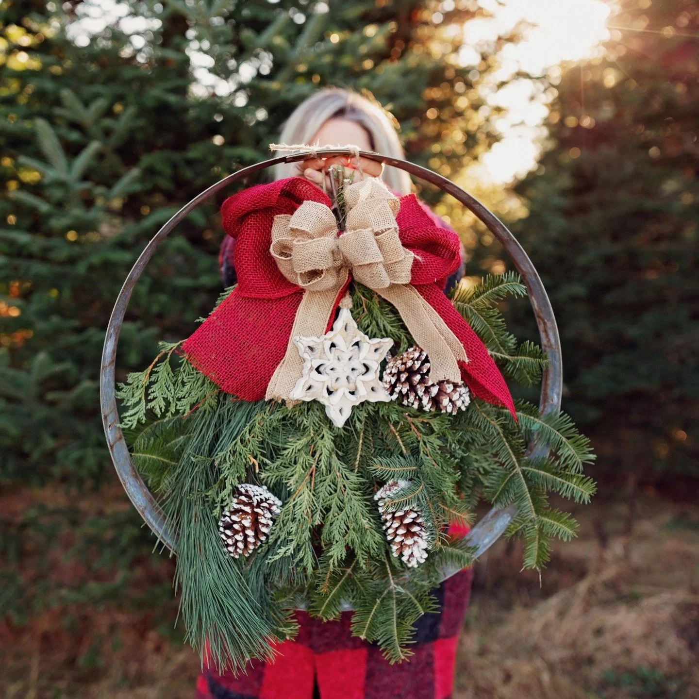 ❤️You can give one of our wine barrel wreaths a go this year or better yet you can join us @threedogwinery on Sunday Dec 7th from 4-5:30 for a few glasses of their finest and a build your pwn wreath tutorial!
