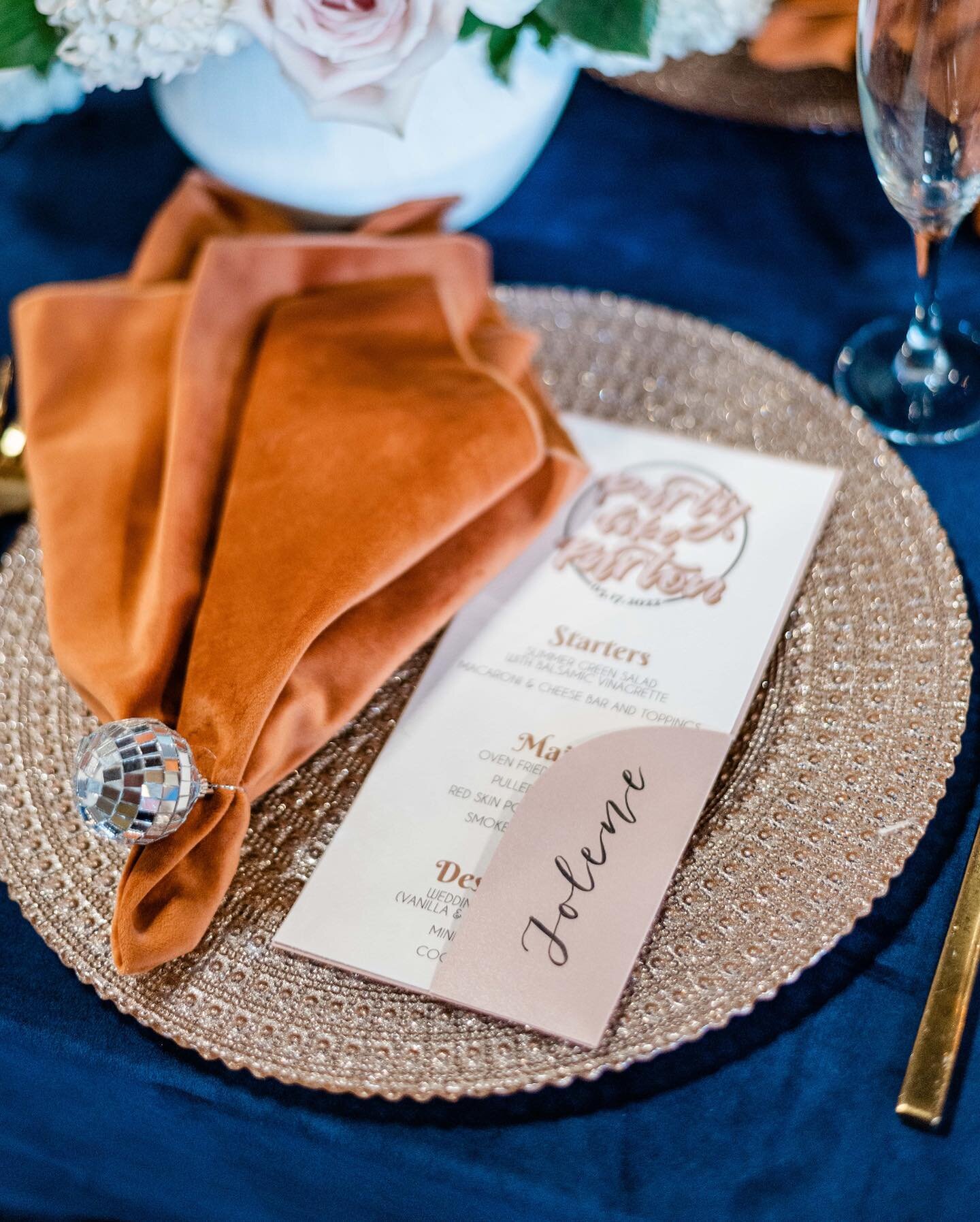 Always ask yourself: What would Dolly do?

She'd invite Jolene to her party, that's what she'd do. These calligraphy menu folders were a perfect way to add personalization while leveling up a simple paper menu. 

Venue: @thebrightsidedayton 
Planning