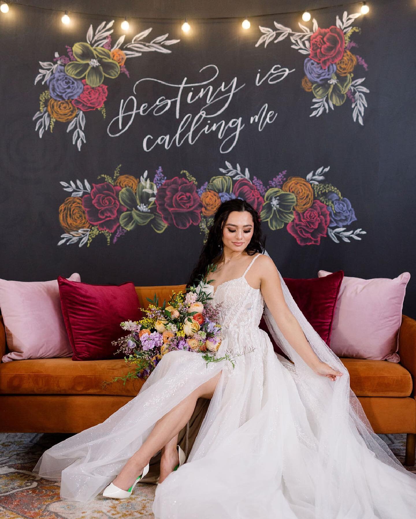 The flowers for this shoot were so vibrant, we just had to add a little color to the walls next to them 😍

Photography: @brookecoxphotography
Venue: @thebrightsidedayton
Planning: @everlastingeventsohio
Florist: @floralvdesigns
Chalk mural: @flouris