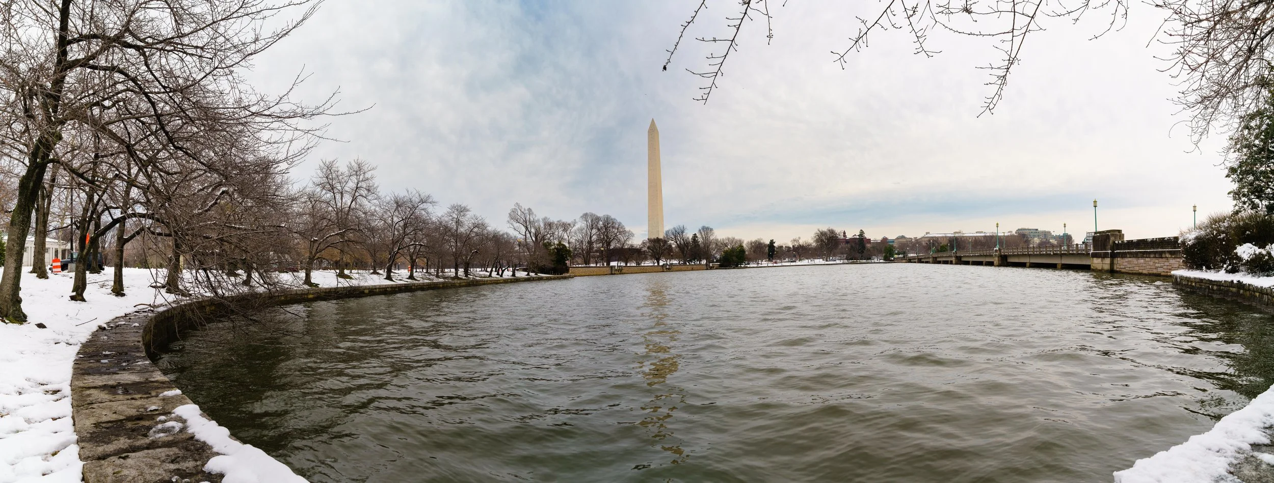 A panoramic shot of the George Washington monument. 