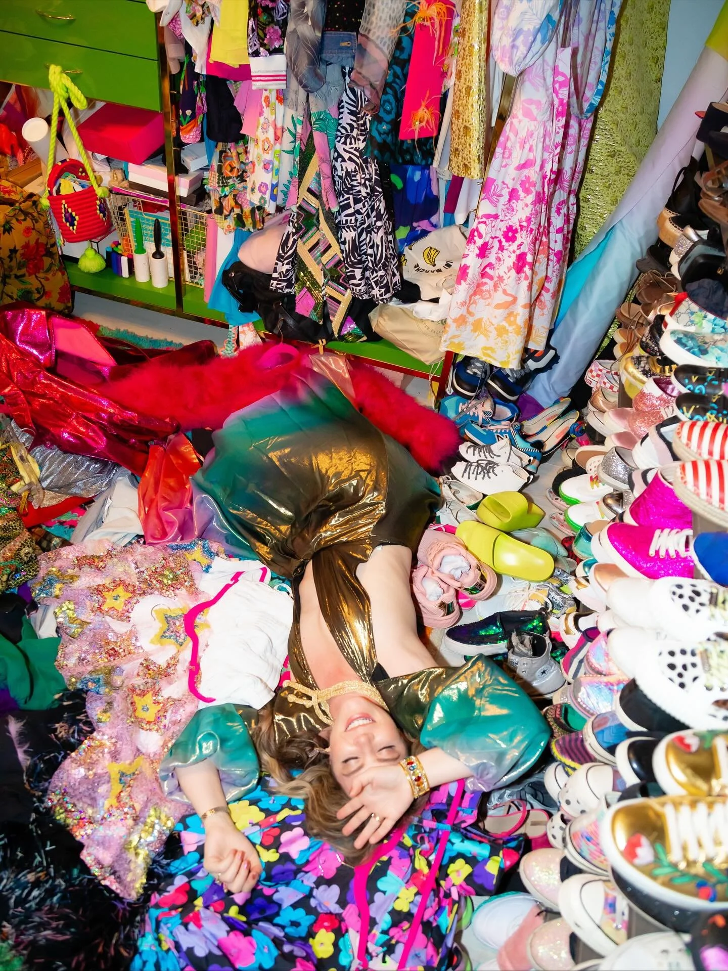 Warning: Contents May Spark Joy (and Glitter Everywhere).
Closet clean-out turned fashion show&hellip; and I regret nothing.

Shine level: blinding ✨
Chaos level: professional.

Outfit by @thehouseofperna 🌈
Photo by @akoyacompany 📸

#thehouseofpern