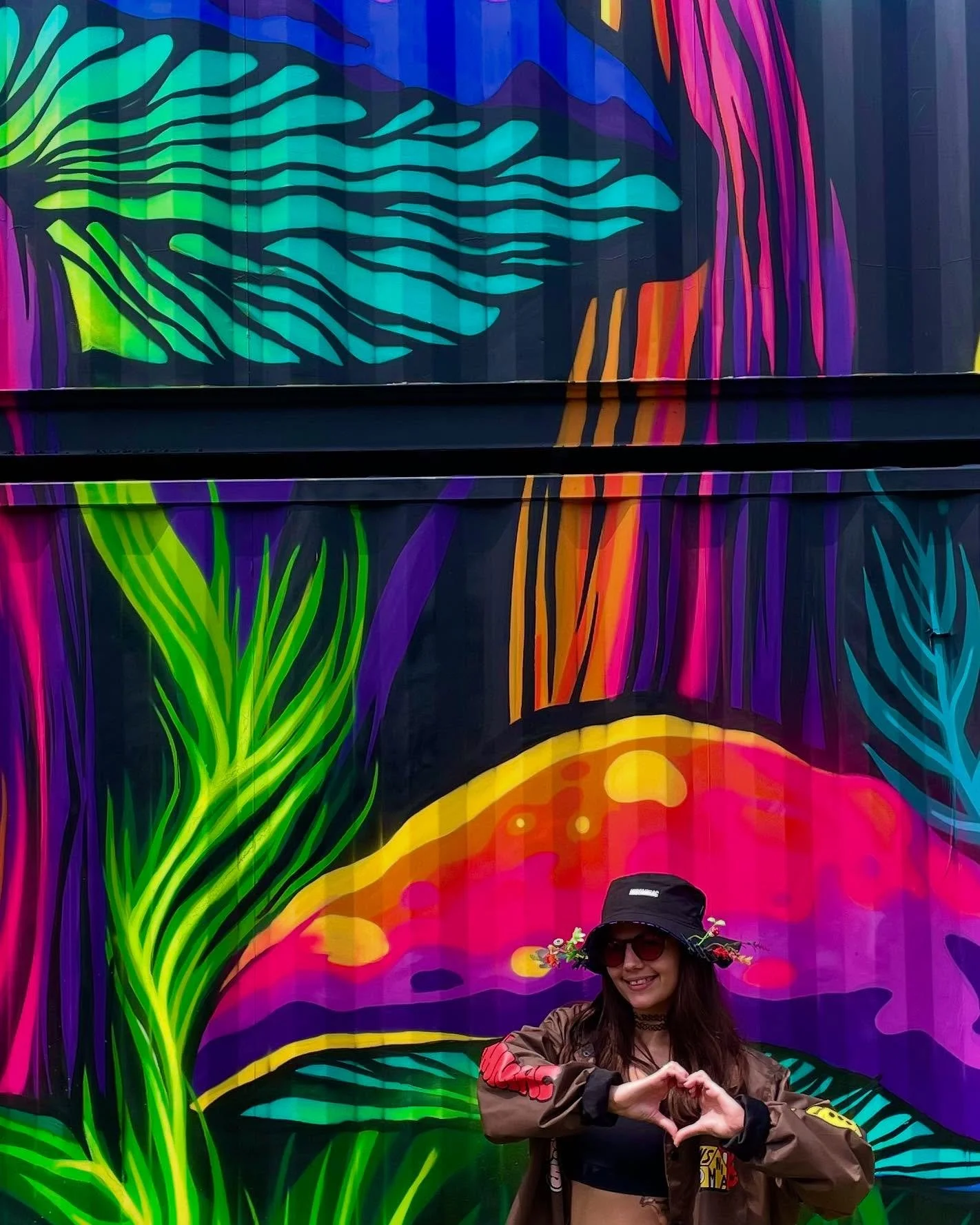 capturing moments during chaotic event weekends is always so few and far between- but the memories will last forever🥹 thanks chicago🤭💜✨ 

#happy #healthy #hydrated 
#harmeductionsaveslives