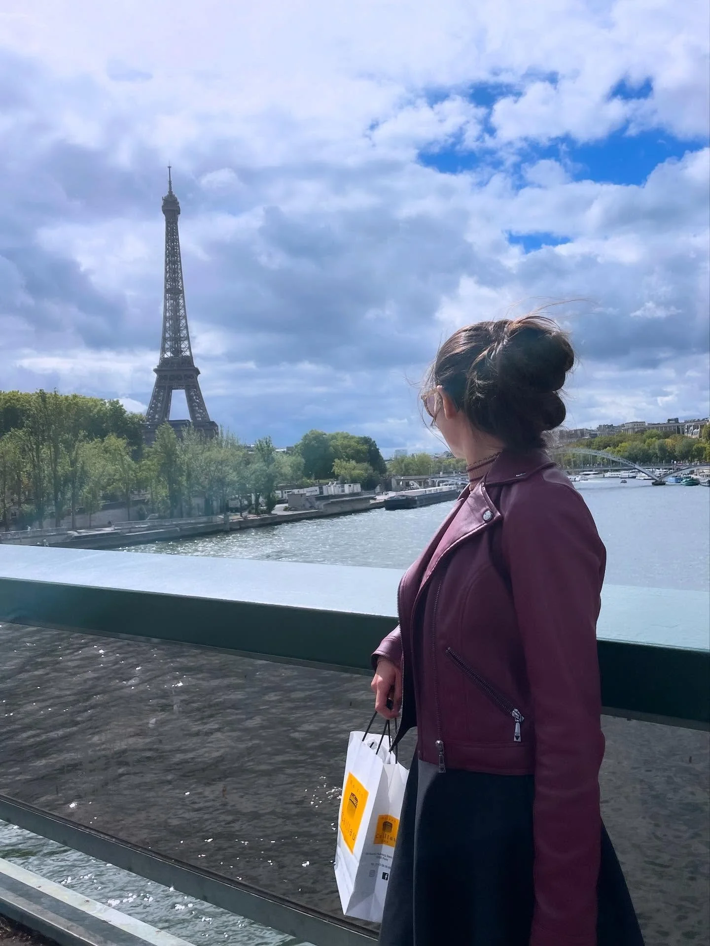 i may not be a city girl, but she's worth it❤️✨

#parisjetaime