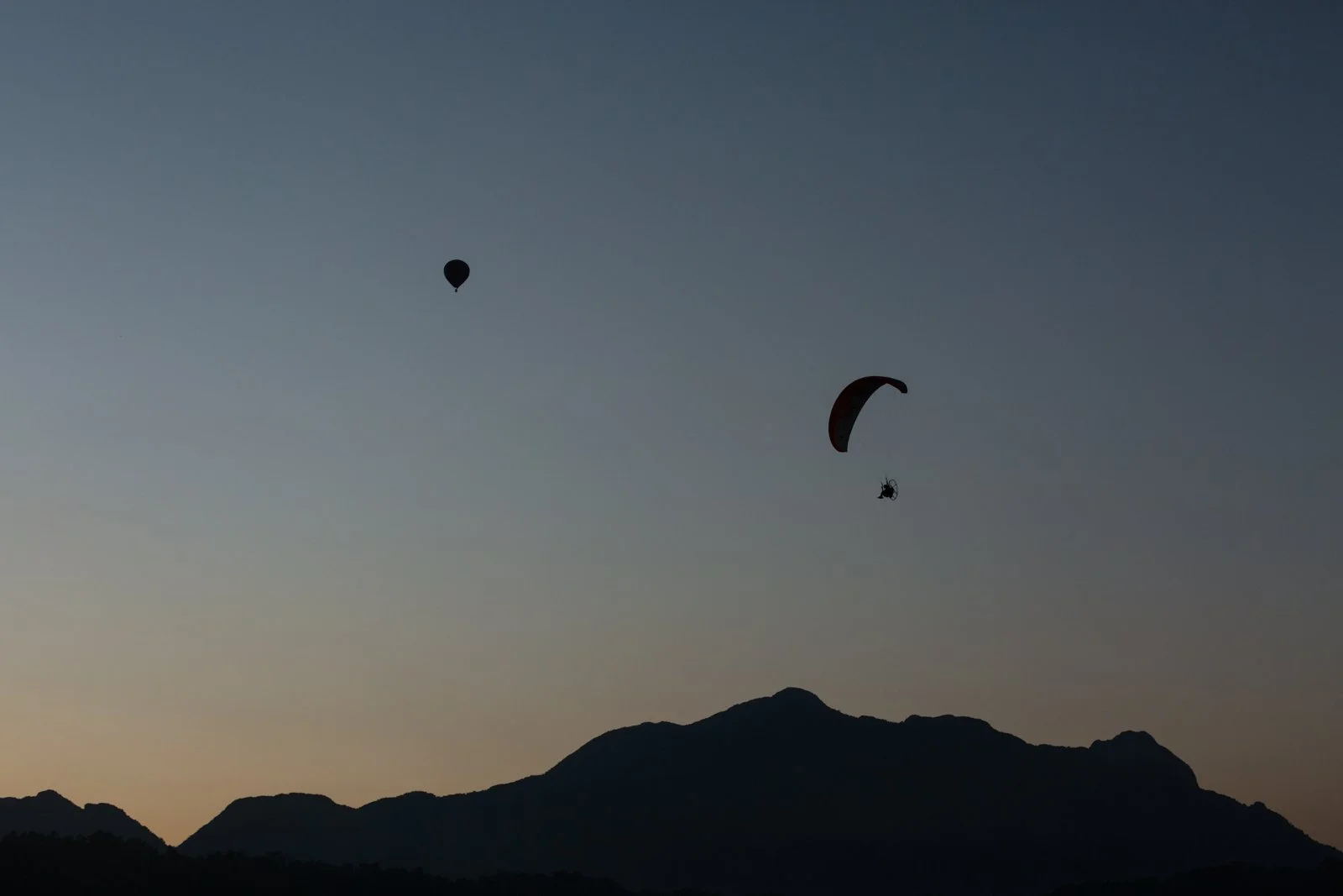 SUNSET FLIGHTS
Vang Vieng - Laos