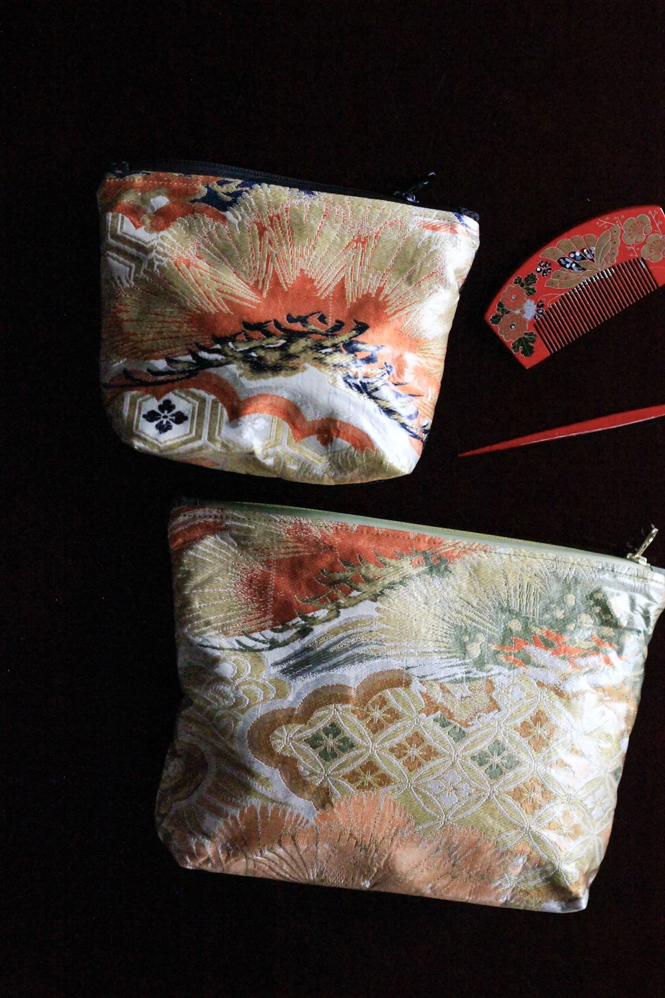 Make-up-pouch-pine-firework-1.jpg