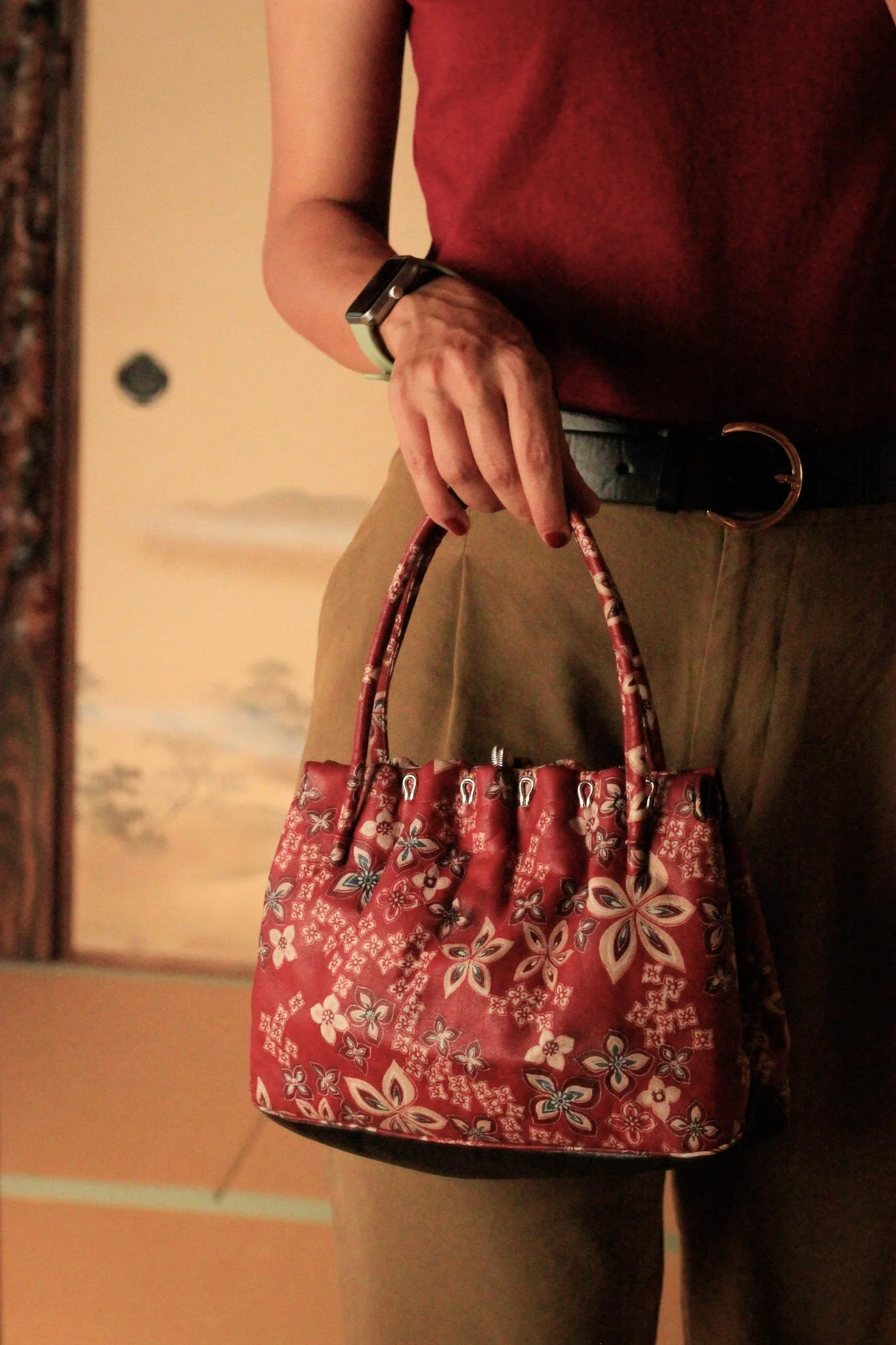 leather-red-wine-flowers-1.jpg