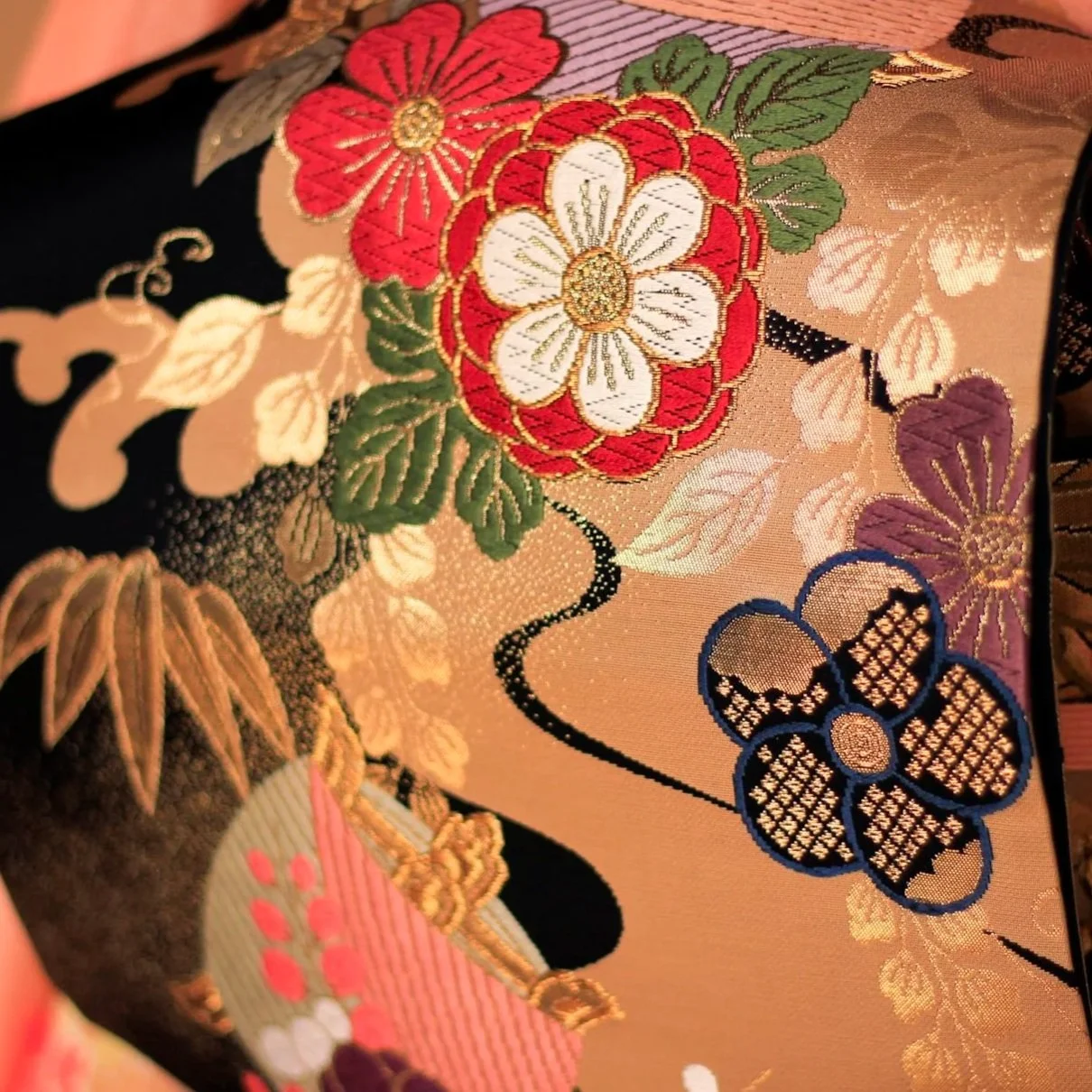 Kiwaku Blossoms