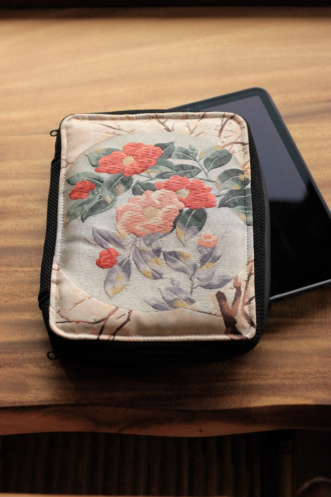 iPad-sleeve-camelia-２.jpg