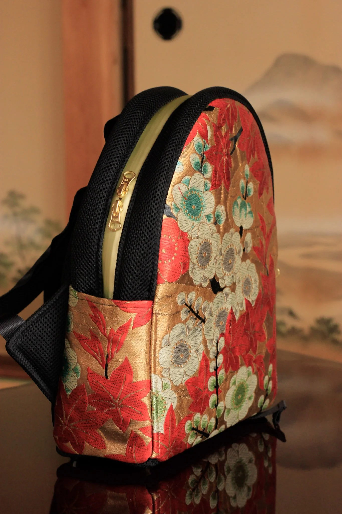 backpack-gold-zip.jpg