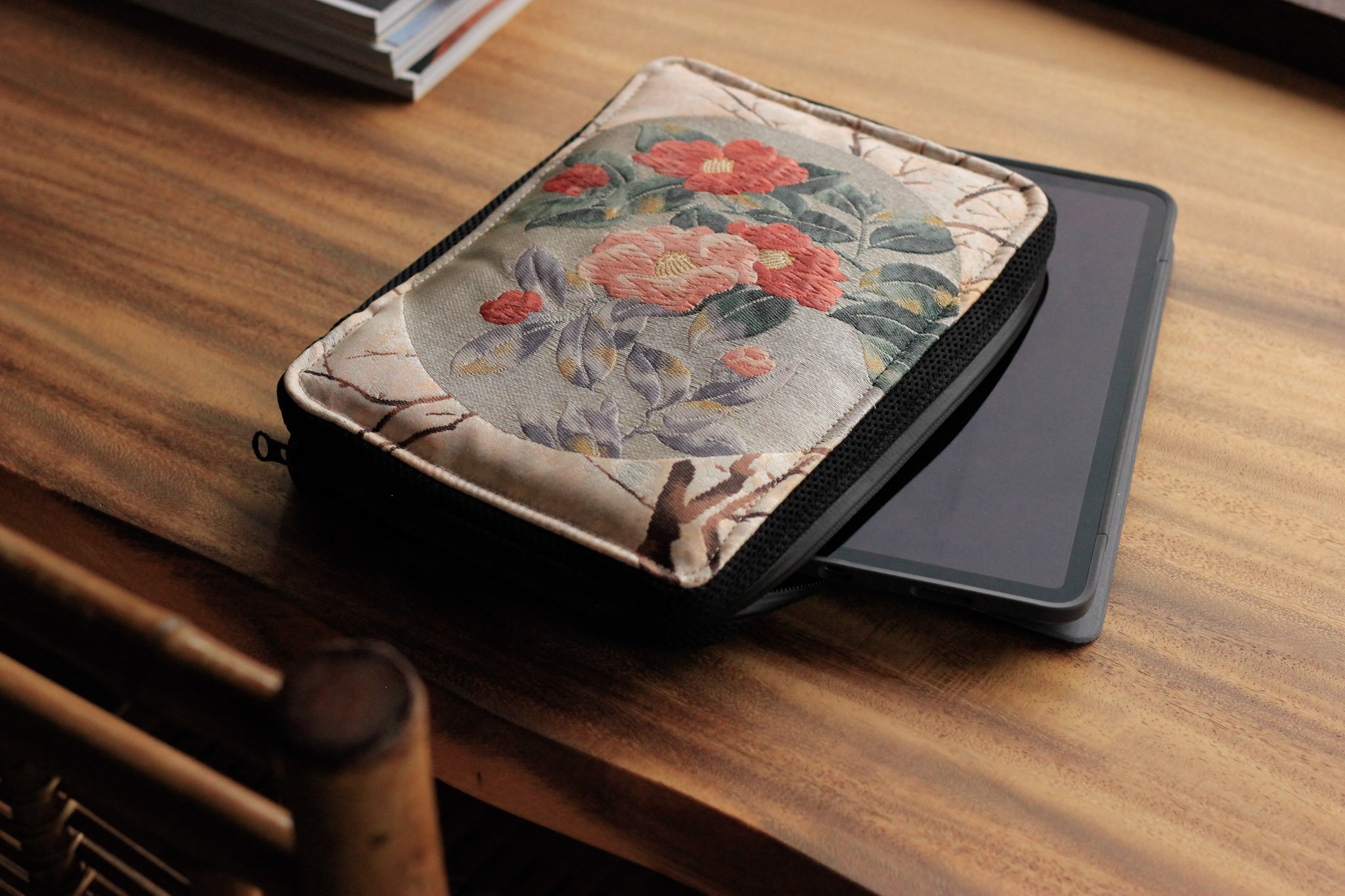 iPad-sleeve-camelia-1.jpg