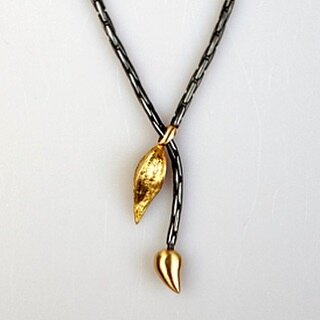 Bud and drop necklace, 18K gold, photographed @fredcmoses