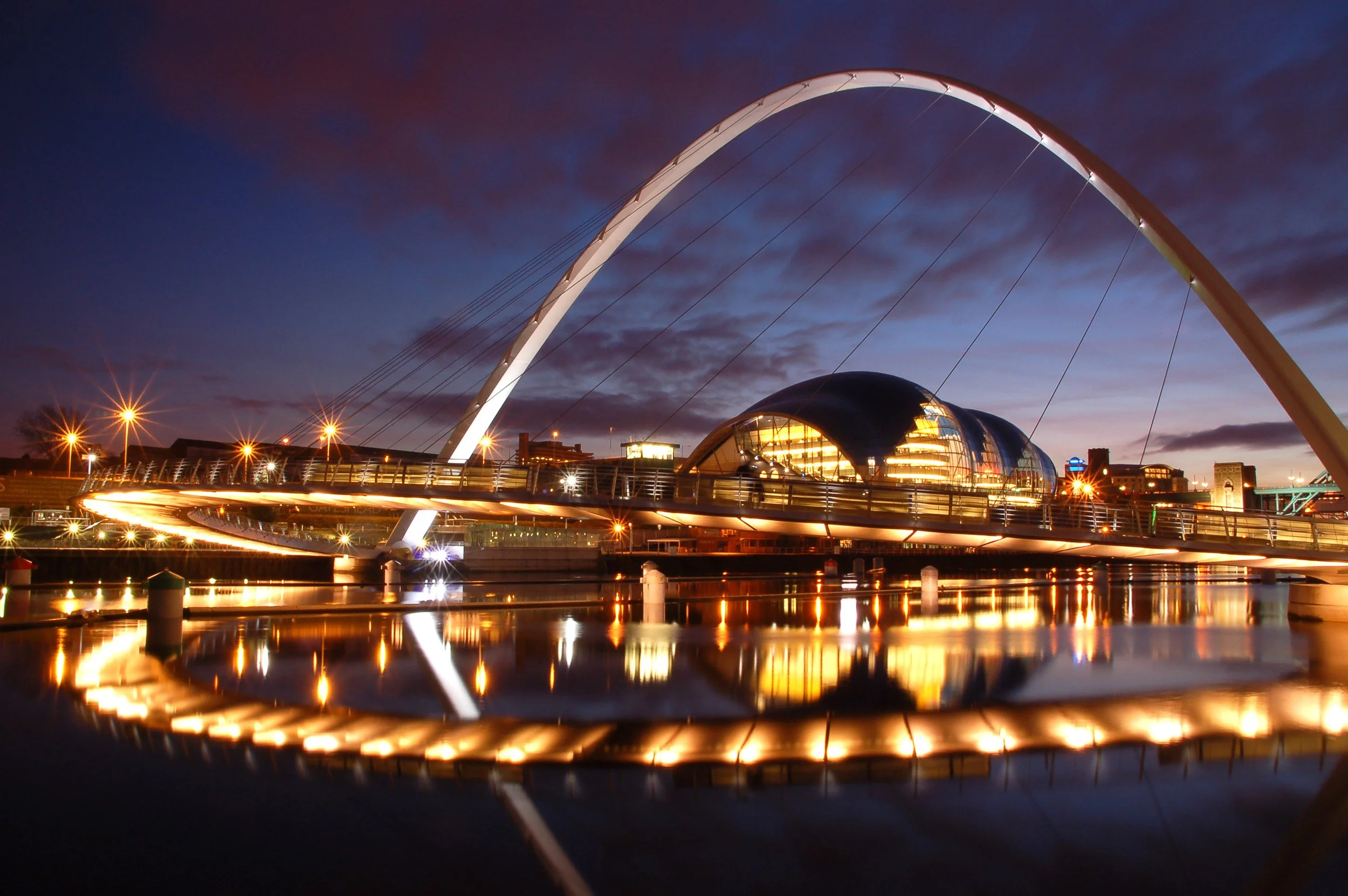 Millennium-bridge-Newcastle-upon-Tyne.JPG