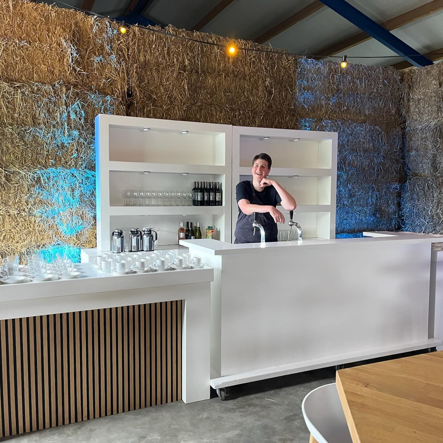 Voor een drankje kun je altijd bij een van onze bar-toppers terecht! 🤍