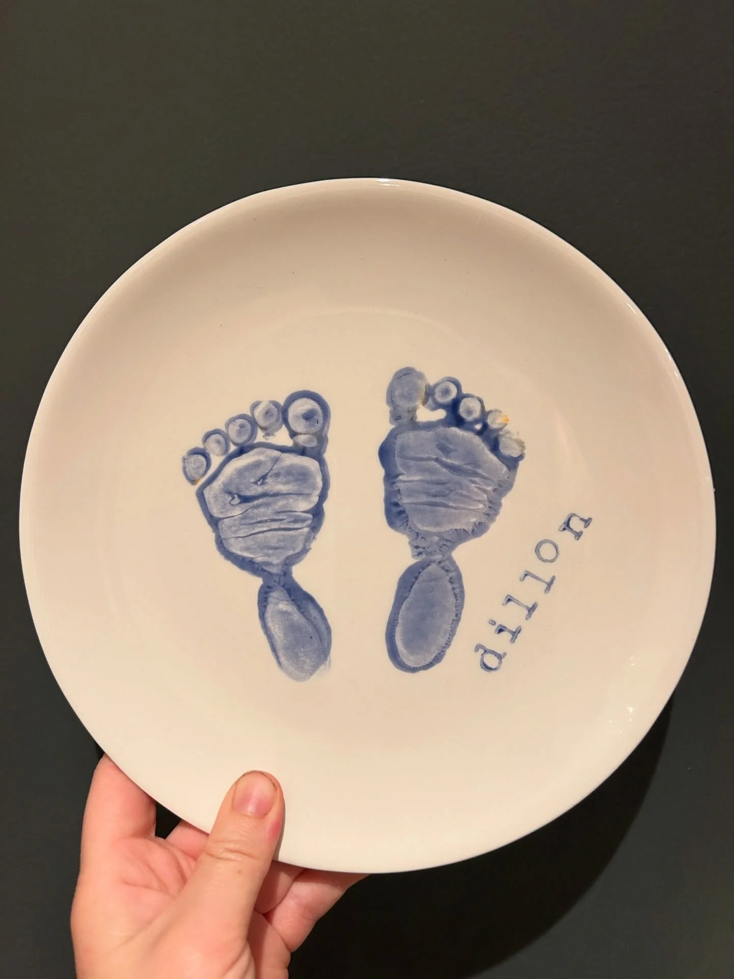 Loads of feet (and some 11 week old hands!). 💚
Everyone who joined us last week has received emails. Check ‘hello@walthamstowceramics’ to find out how to collect. Or DM me.
⏳Next session 4 July (nearly sold out) and then we have a spec