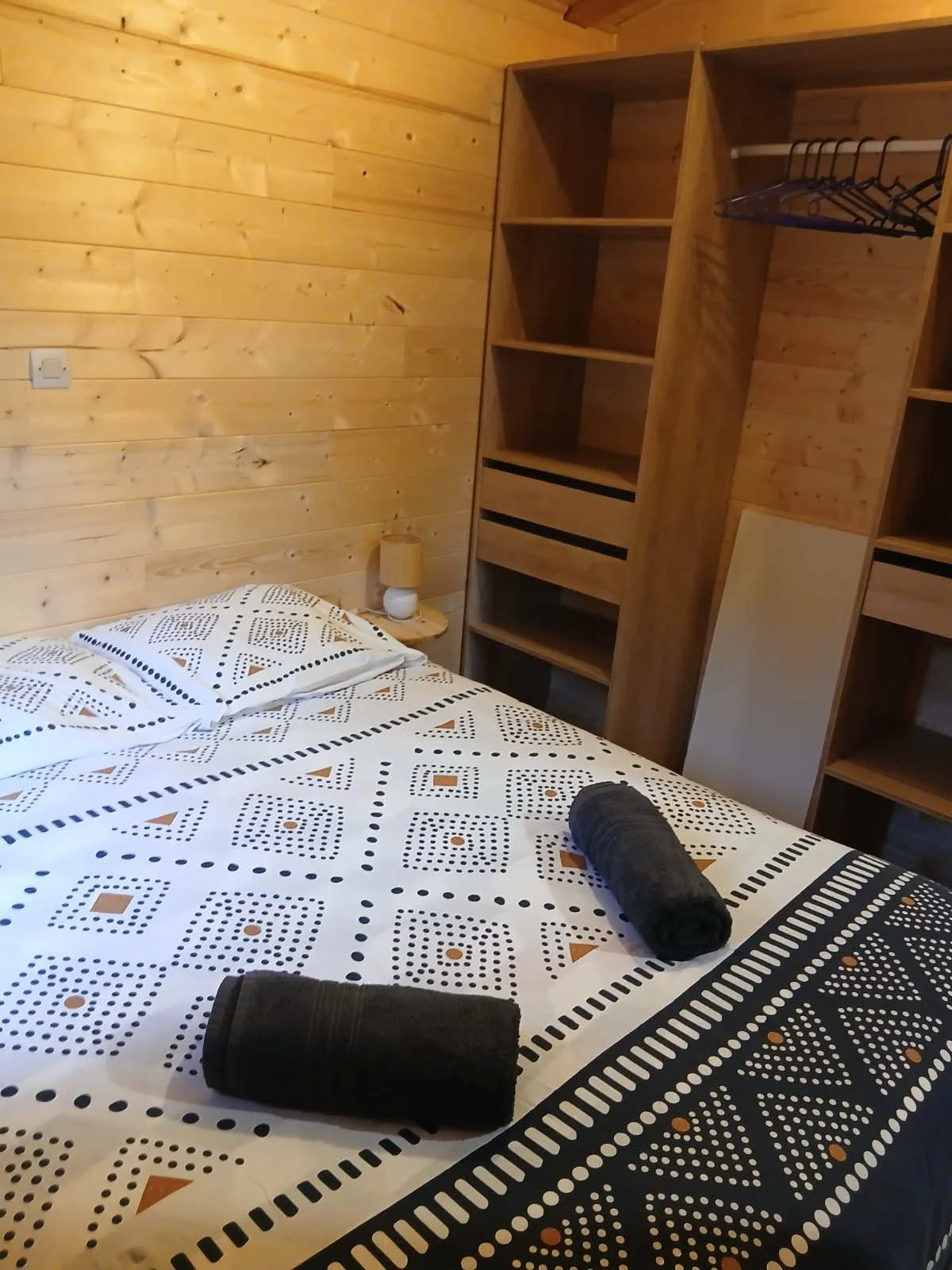 Primevère chambre lit double