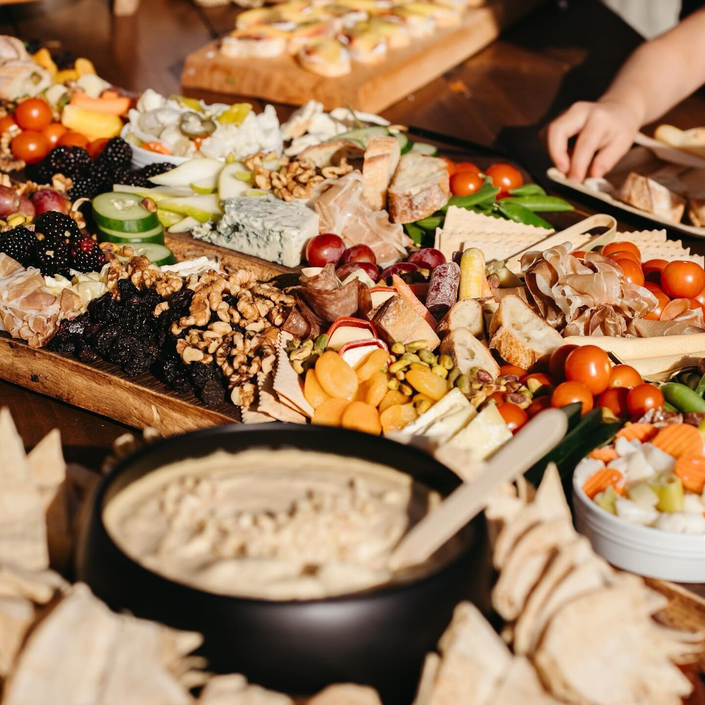 &ldquo;We wish this wedding had less charcuterie,&rdquo; said no wedding guest ever. 

📸 by @sammurchphotography

Couple: @kaylen_elizabeth @charlesmccash 
Venue: @topofthepines 
Beverage: @thethirstyrooster 
Dinner: @basickneadspizzaco 
Hors D&rsqu